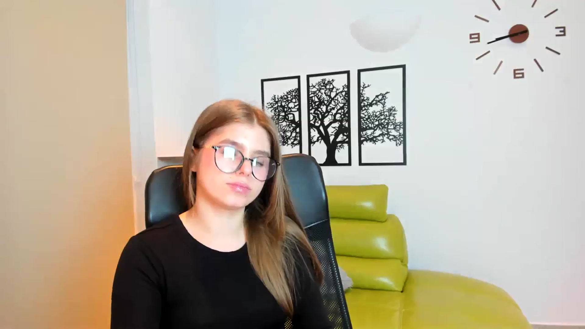 Gallery image thumbnail from Innolasa's myfreecams stream on, 03/18/2024, 19:53 image 18 of 20