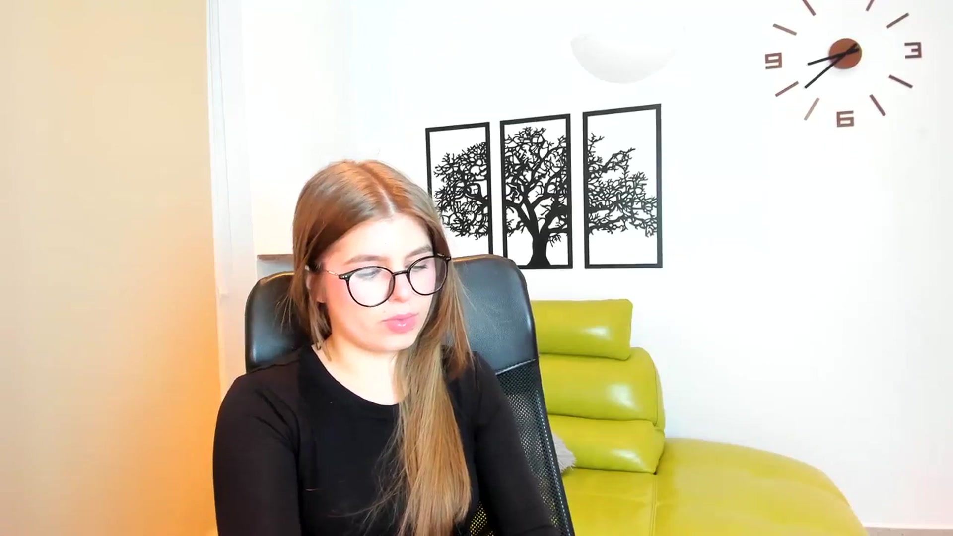 Gallery image thumbnail from Innolasa's myfreecams stream on, 03/18/2024, 19:53 image 11 of 20