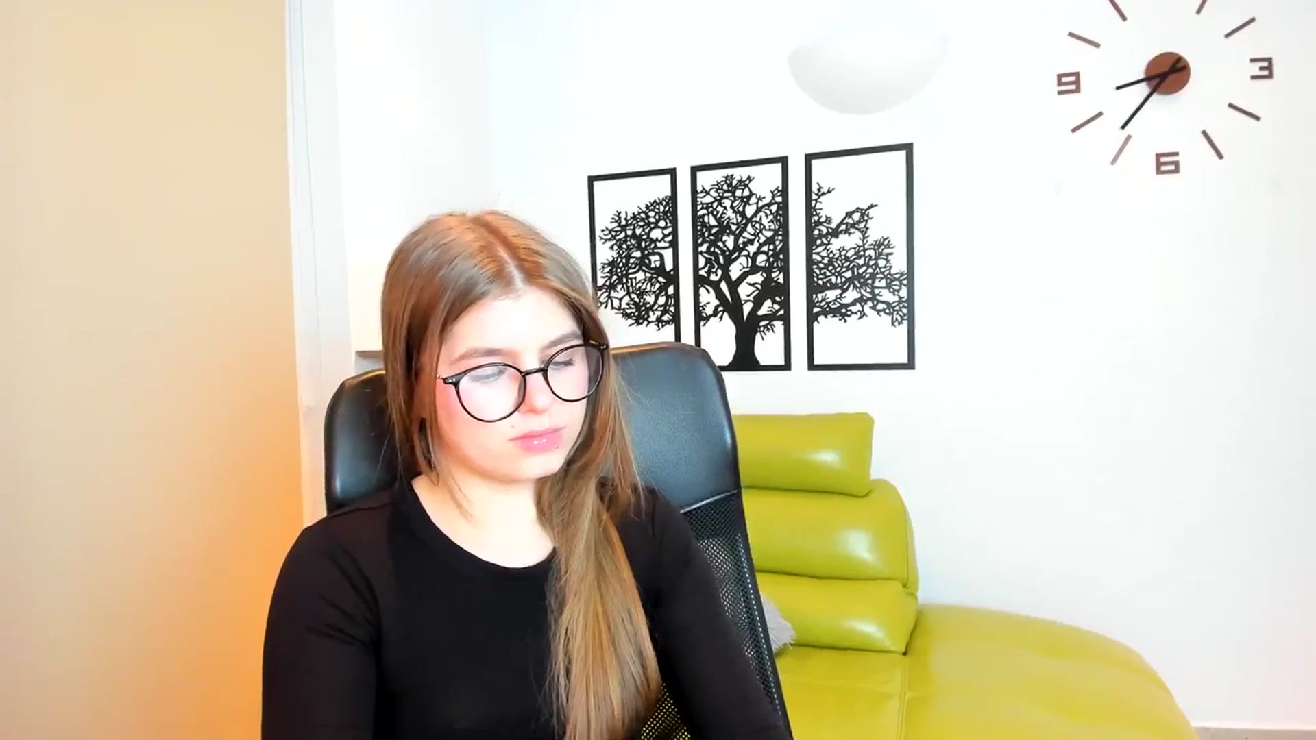 Gallery image thumbnail from Innolasa's myfreecams stream on, 03/18/2024, 19:53 image 8 of 20