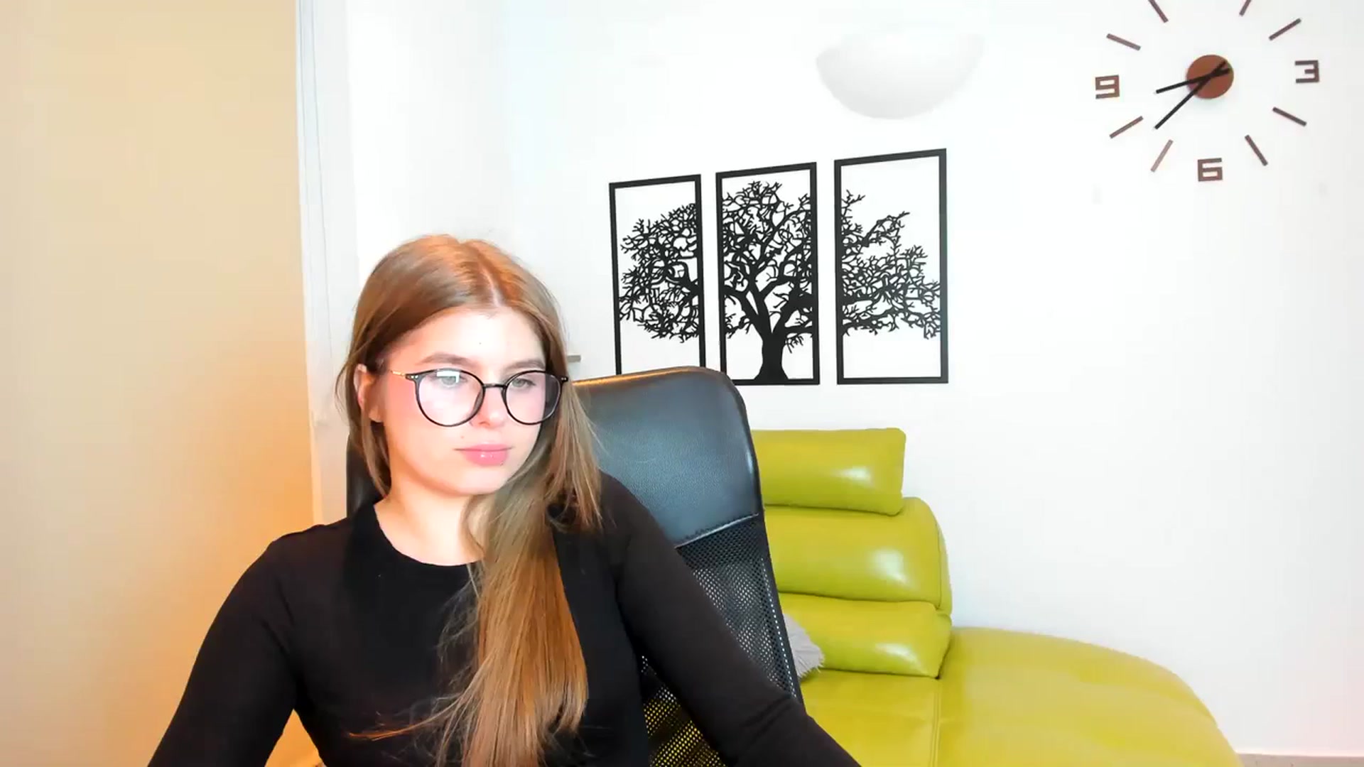 Gallery image thumbnail from Innolasa's myfreecams stream on, 03/18/2024, 19:53 image 10 of 20