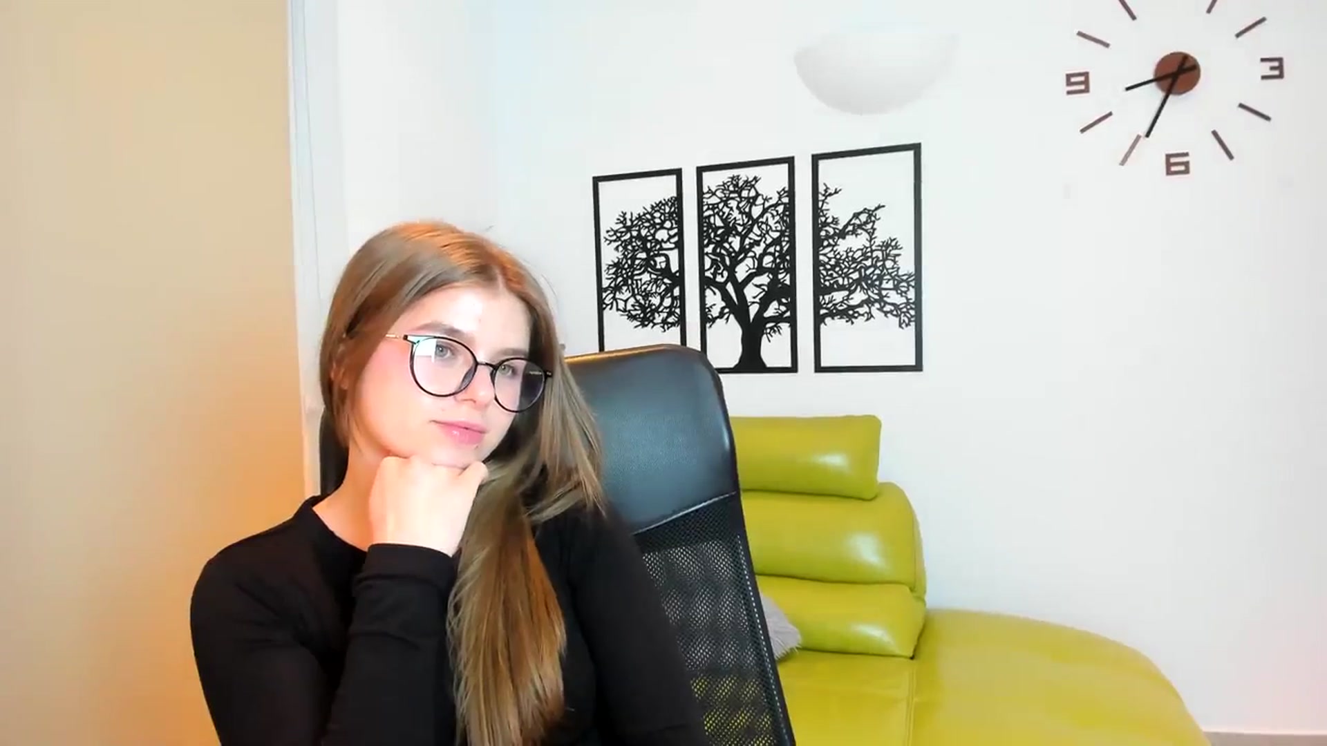 Gallery image thumbnail from Innolasa's myfreecams stream on, 03/18/2024, 19:53 image 4 of 20