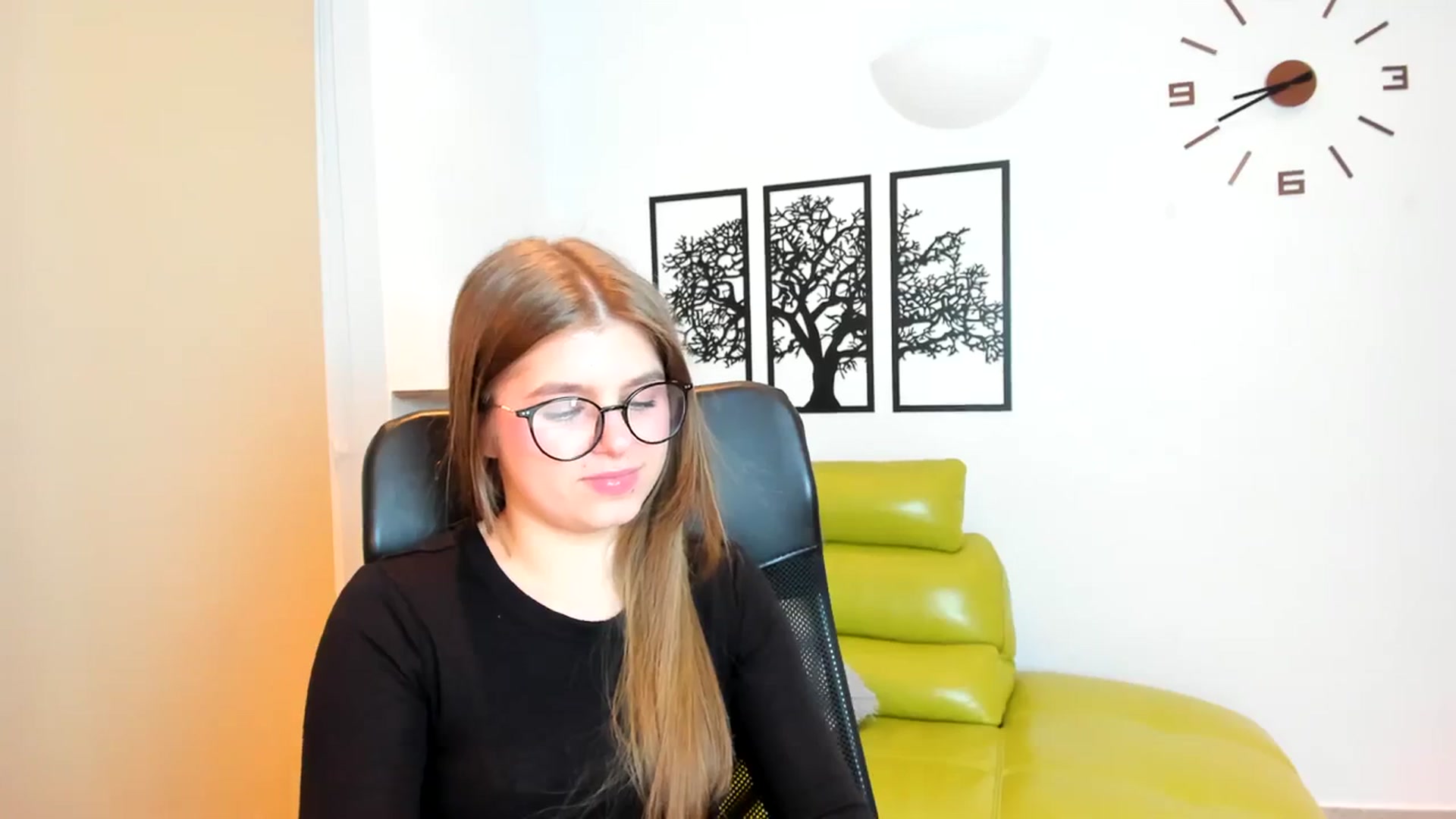 Gallery image thumbnail from Innolasa's myfreecams stream on, 03/18/2024, 19:53 image 15 of 20