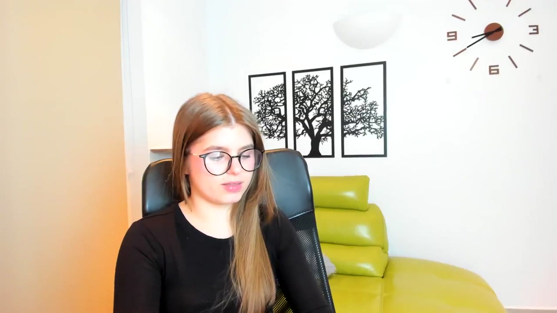 Gallery image thumbnail from Innolasa's myfreecams stream on, 03/18/2024, 19:53 image 14 of 20