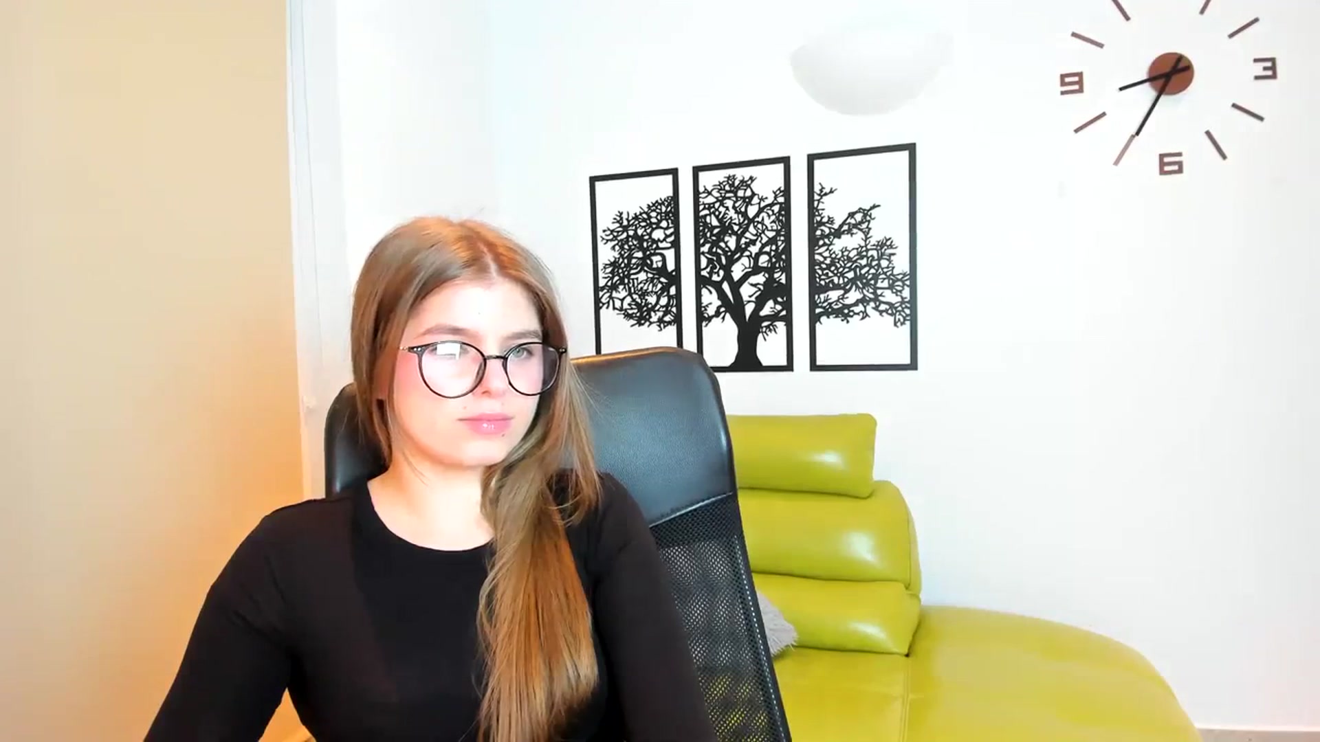 Gallery image thumbnail from Innolasa's myfreecams stream on, 03/18/2024, 19:53 image 5 of 20