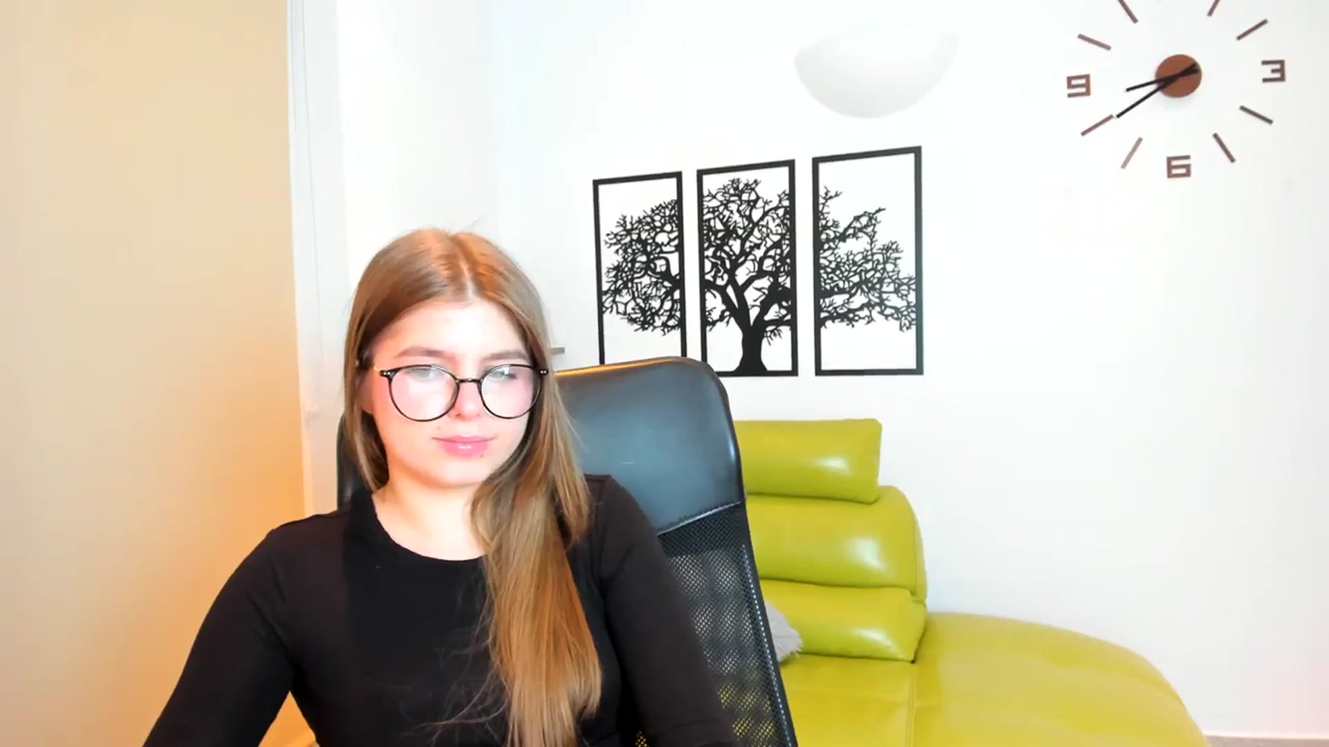 Gallery image thumbnail from Innolasa's myfreecams stream on, 03/18/2024, 19:53 image 13 of 20