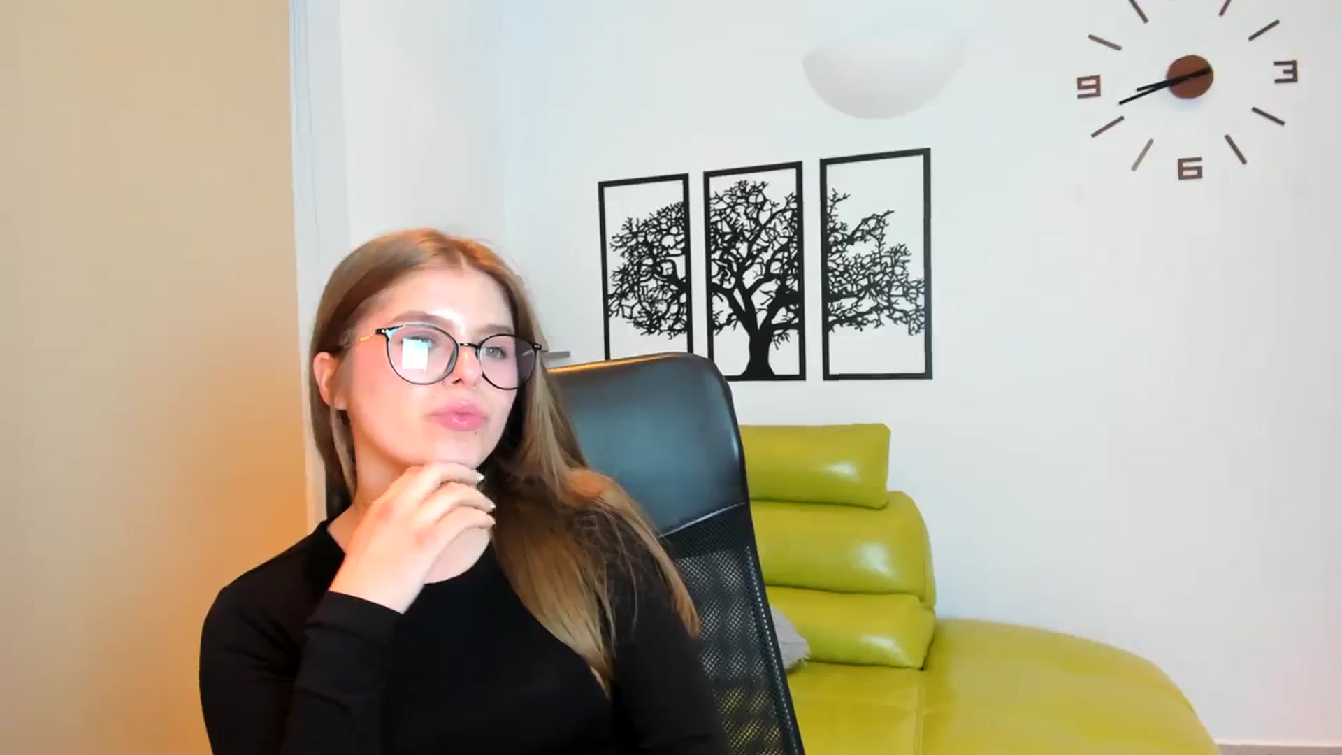 Gallery image thumbnail from Innolasa's myfreecams stream on, 03/18/2024, 19:53 image 17 of 20