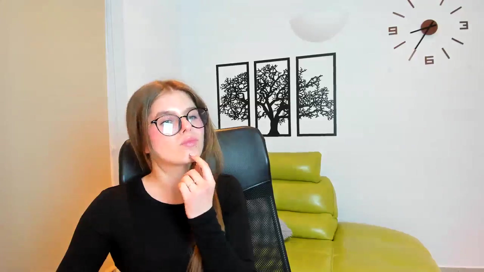 Gallery image thumbnail from Innolasa's myfreecams stream on, 03/18/2024, 19:53 image 6 of 20