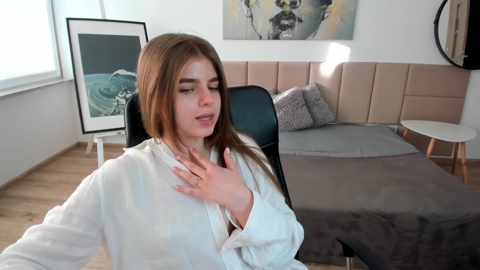 Gallery image thumbnail from Innolasa's myfreecams stream on, 05/03/2024, 16:32 image 7 of 20