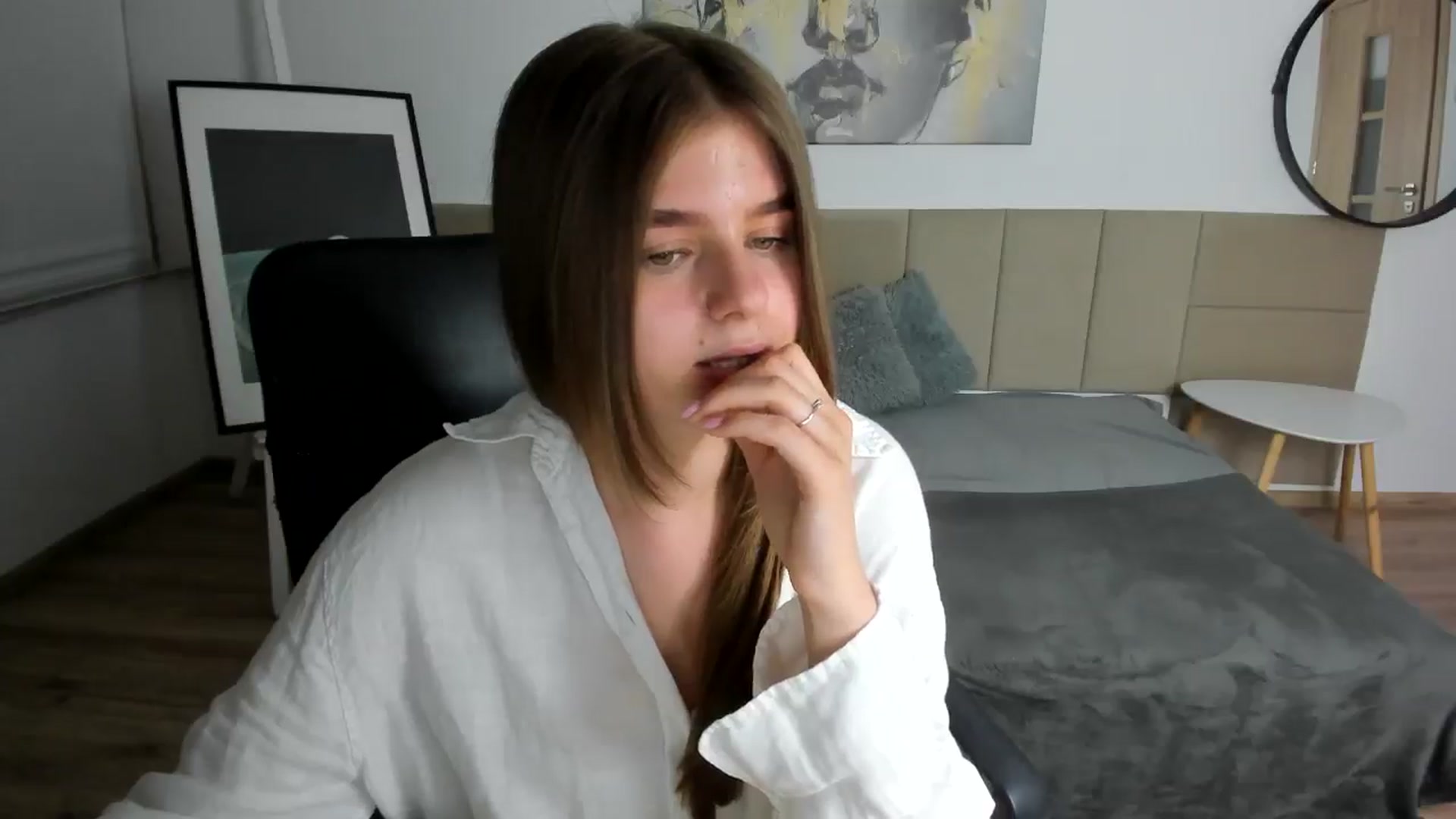 Gallery image thumbnail from Innolasa's myfreecams stream on, 05/03/2024, 19:27 image 13 of 20