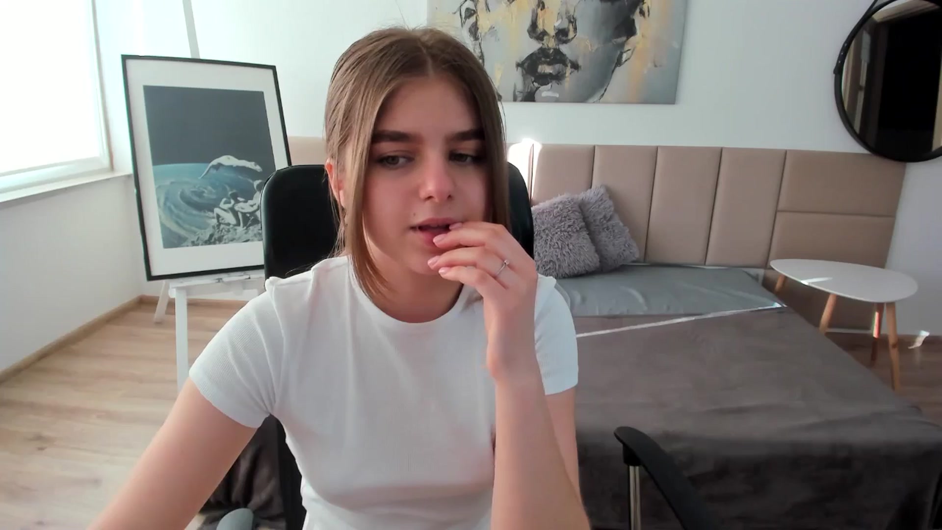 Gallery image thumbnail from Innolasa's myfreecams stream on, 05/04/2024, 15:56 image 18 of 20