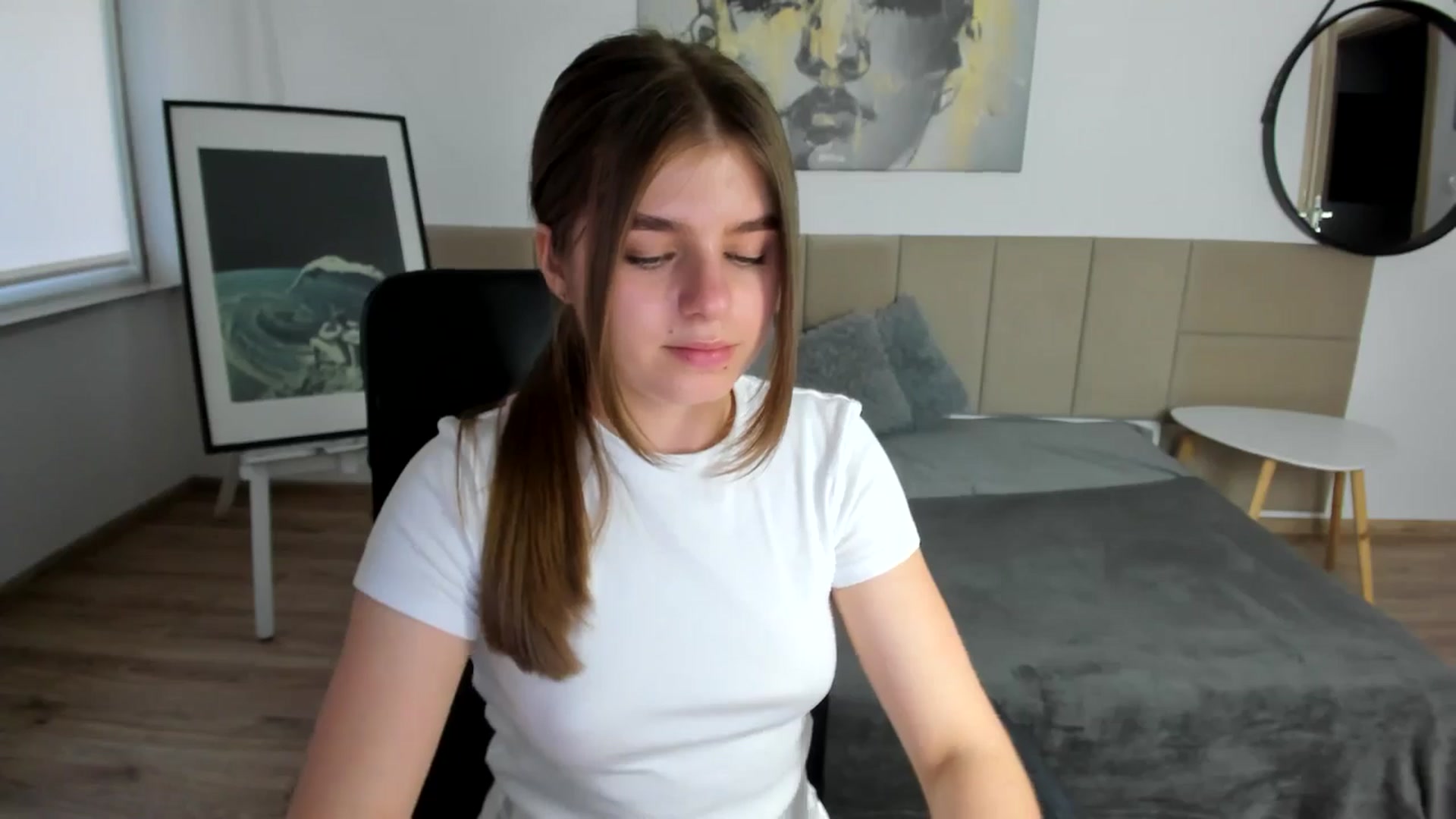 Gallery image thumbnail from Innolasa's myfreecams stream on, 05/04/2024, 18:33 image 8 of 20