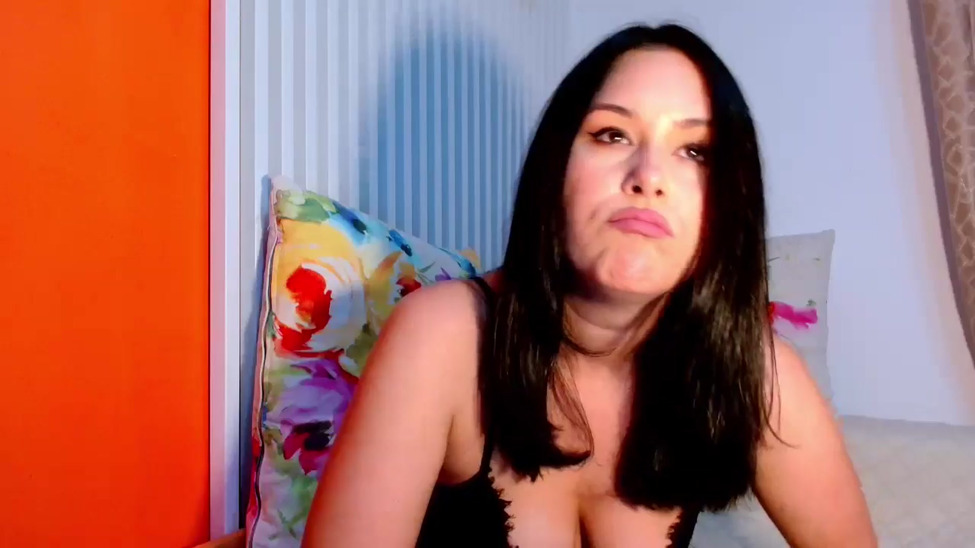 Gallery image thumbnail from InocenteWet's myfreecams stream on, 11/26/2024, 08:51 image 10 of 20