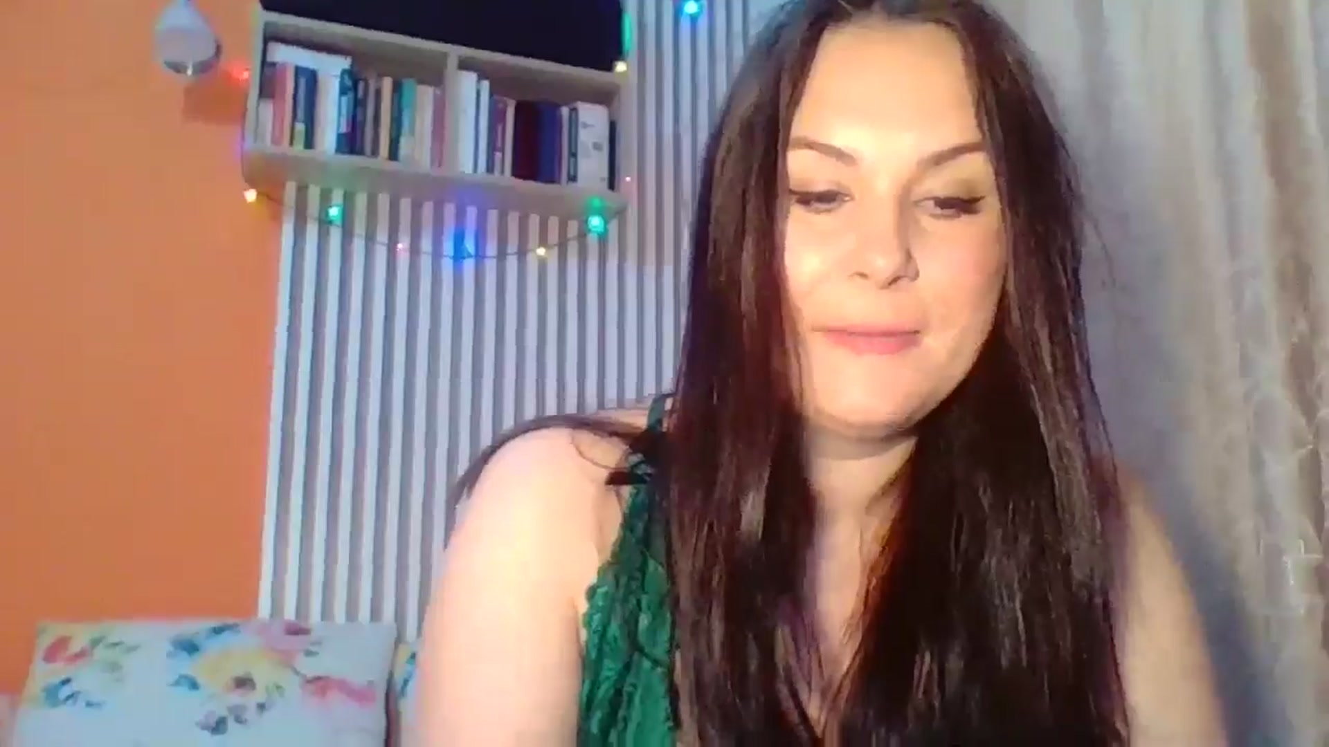 Gallery image thumbnail from InocenteWet's myfreecams stream on, 04/14/2025, 07:09 image 11 of 20