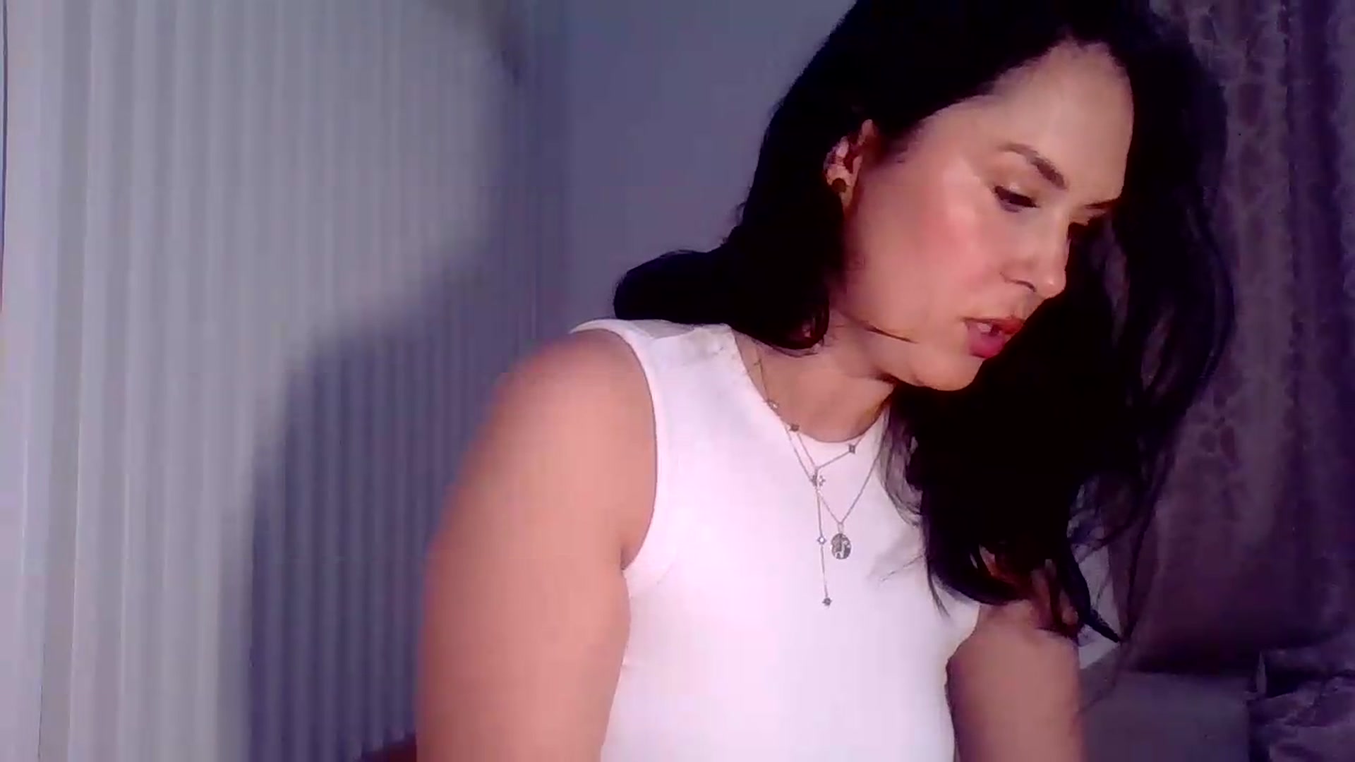 Gallery image thumbnail from InocenteWet's myfreecams stream on, 08/11/2026, 05:43 image 11 of 20