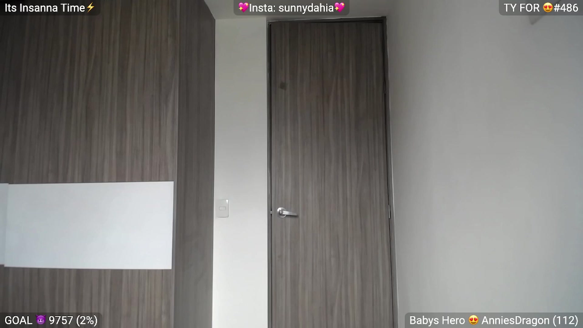 Gallery image thumbnail from Insanna's myfreecams stream on, 12/04/2022, 15:45 image 18 of 20