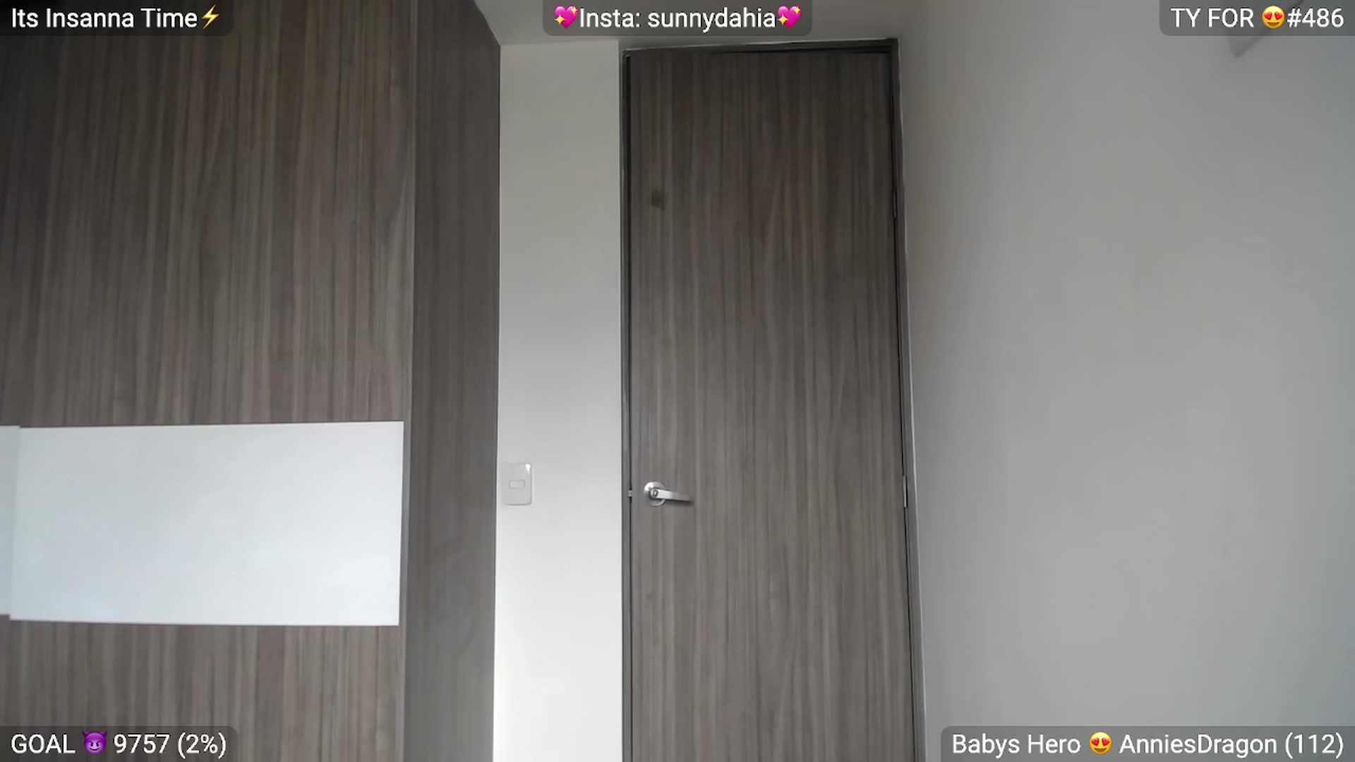 Gallery image thumbnail from Insanna's myfreecams stream on, 12/04/2022, 15:45 image 19 of 20