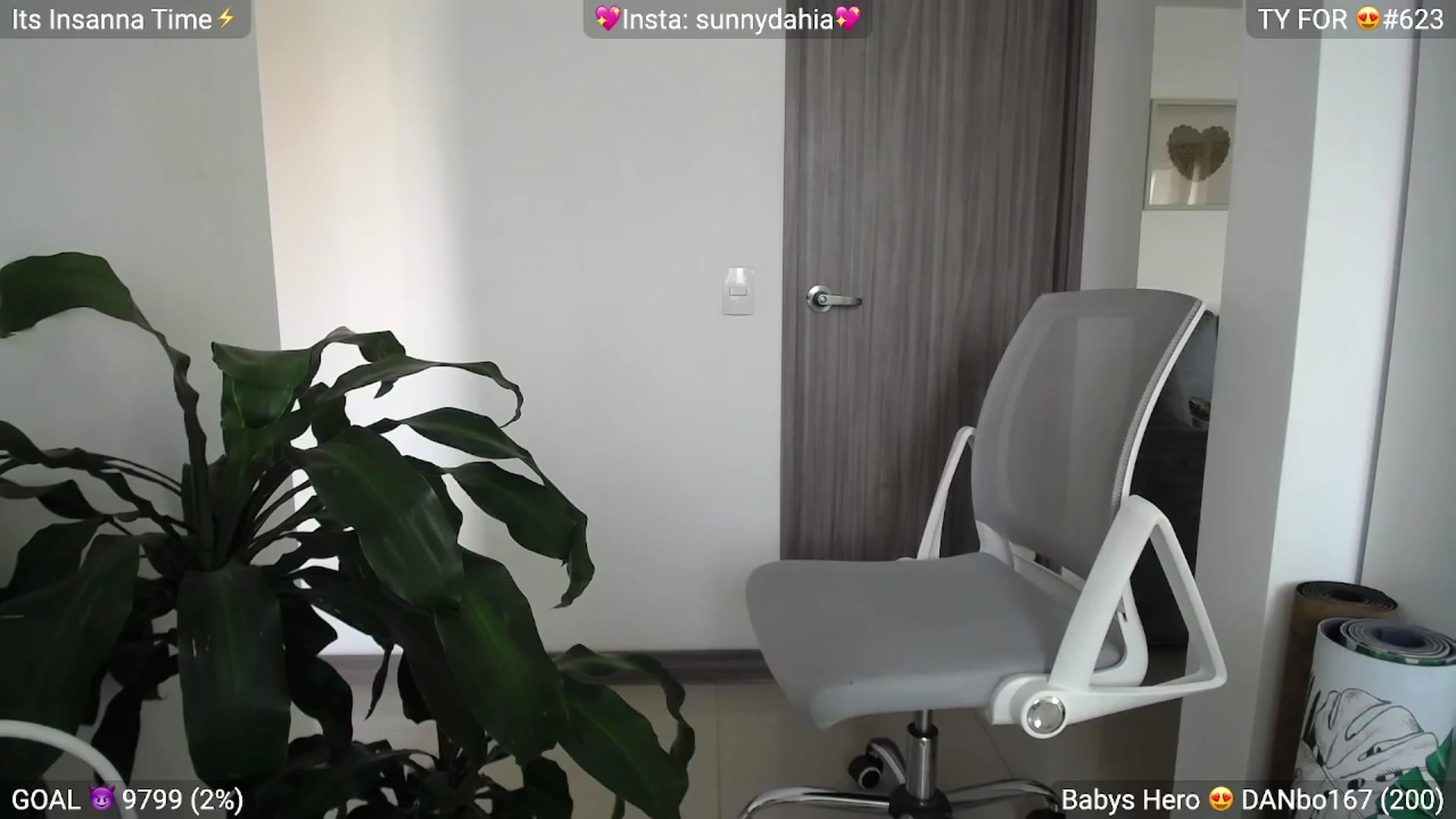 Gallery image thumbnail from Insanna's myfreecams stream on, 12/07/2022, 13:02 image 17 of 20