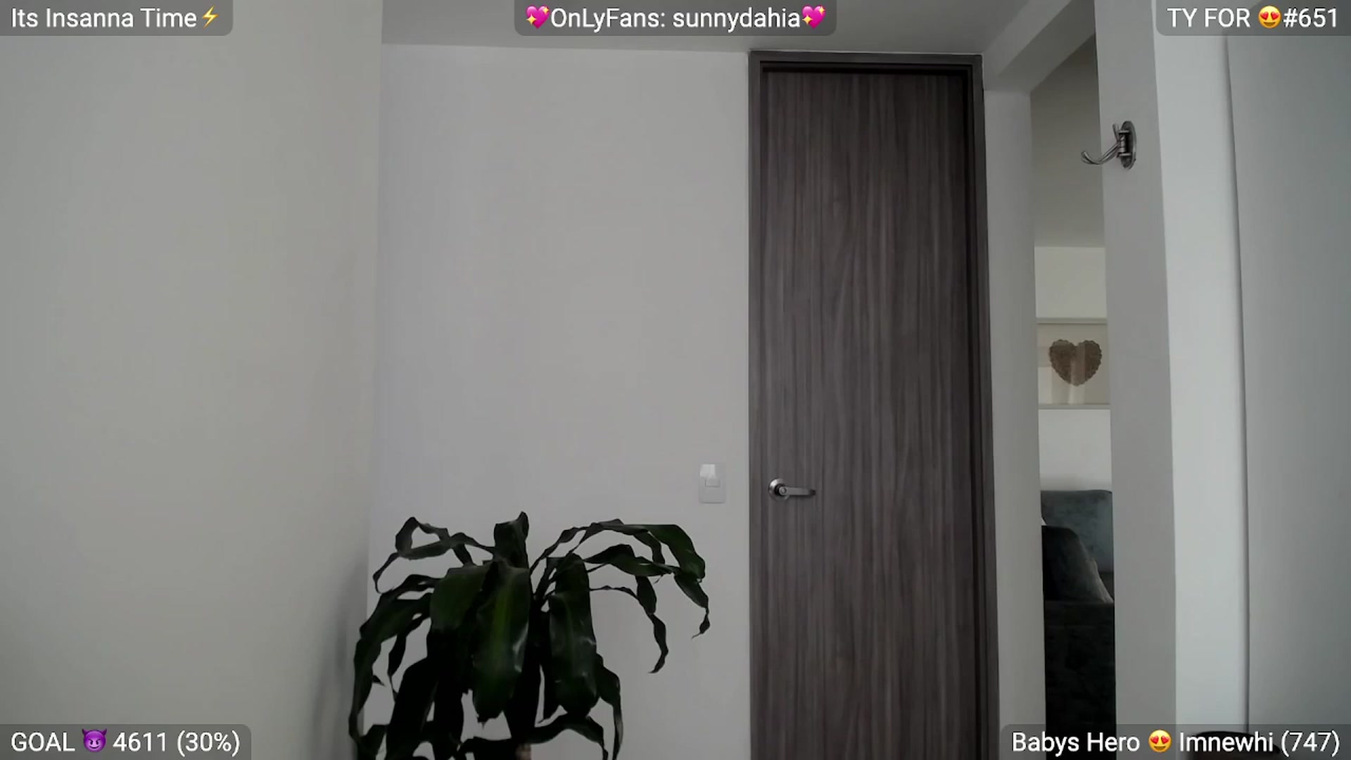 Gallery image thumbnail from Insanna's myfreecams stream on, 12/18/2022, 18:58 image 14 of 20