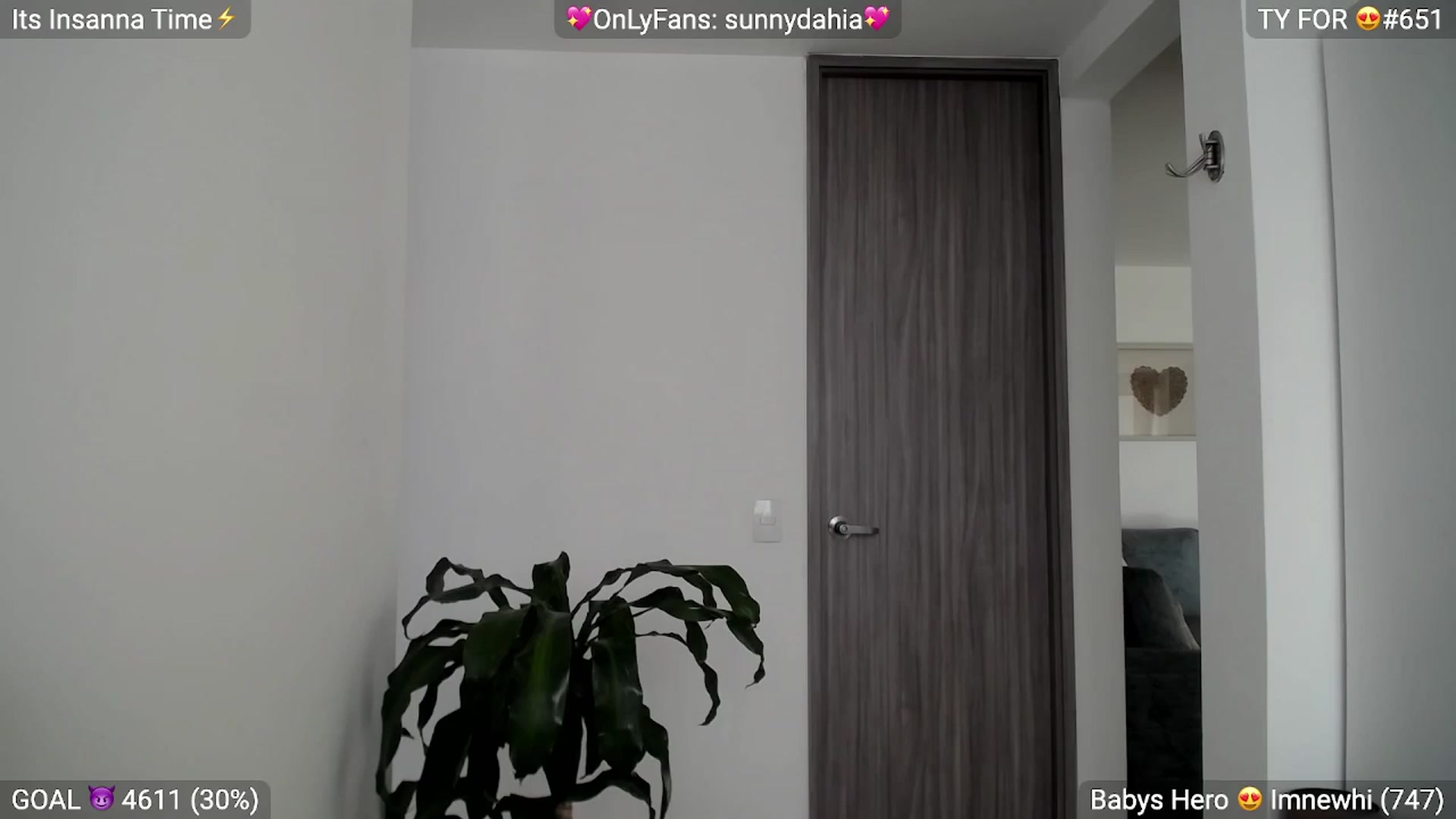 Gallery image thumbnail from Insanna's myfreecams stream on, 12/18/2022, 18:58 image 15 of 20