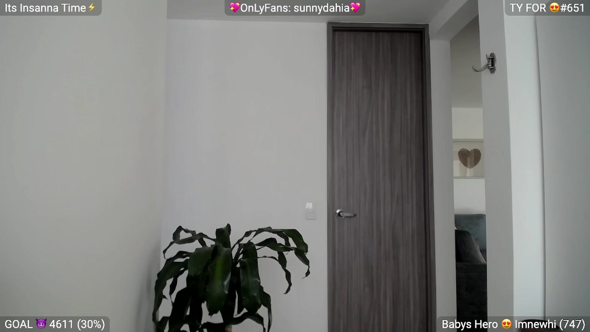 Gallery image thumbnail from Insanna's myfreecams stream on, 12/18/2022, 18:58 image 13 of 20