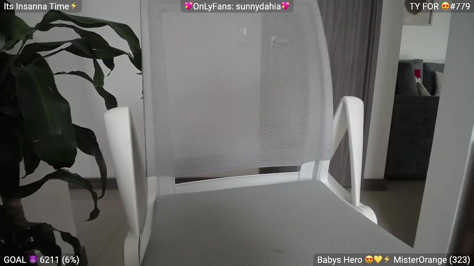 Gallery image thumbnail from Insanna's myfreecams stream on, 12/21/2022, 15:03 image 18 of 20