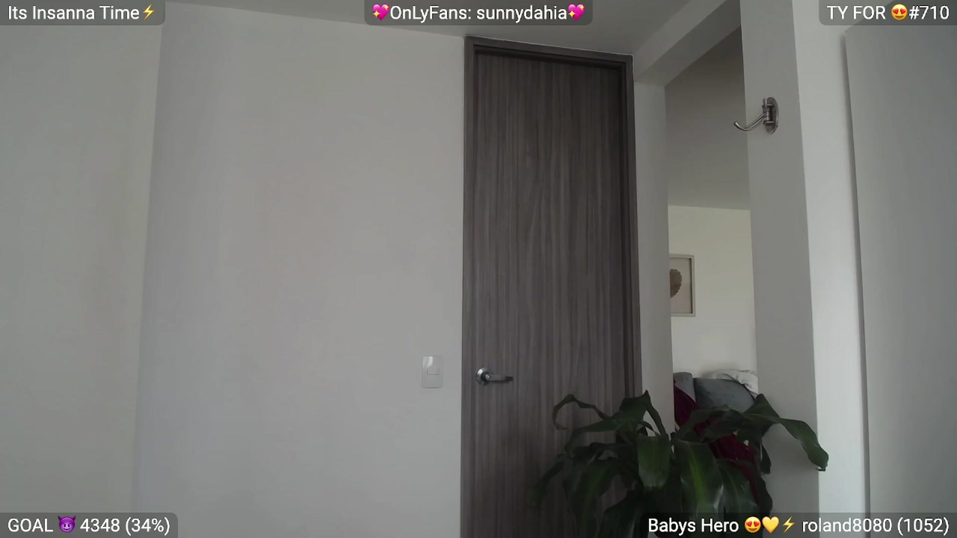 Gallery image thumbnail from Insanna's myfreecams stream on, 12/26/2022, 16:36 image 11 of 20