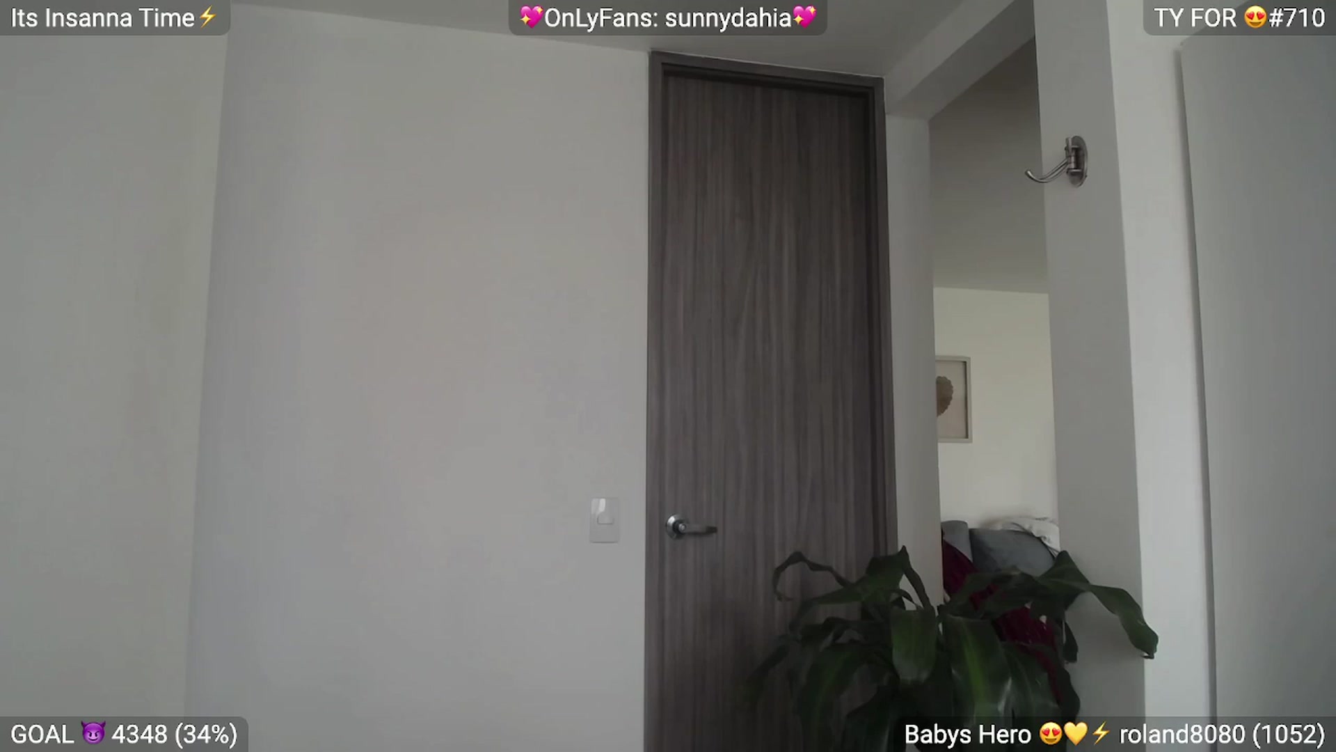Gallery image thumbnail from Insanna's myfreecams stream on, 12/26/2022, 16:36 image 13 of 20