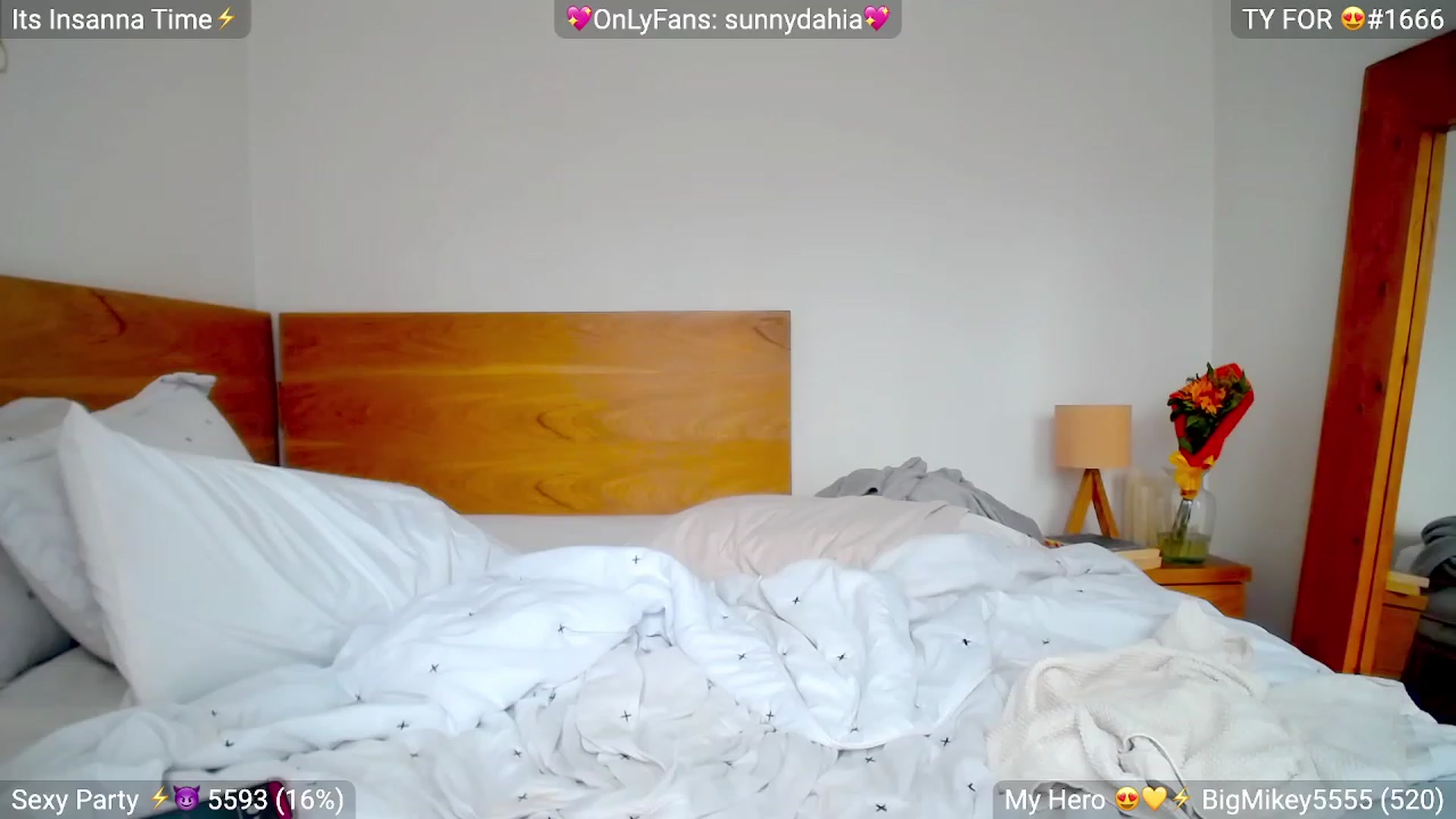 Gallery image thumbnail from Insanna's myfreecams stream on, 01/28/2023, 22:19 image 10 of 20