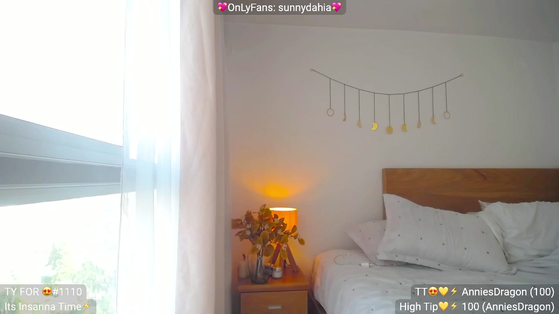 Gallery image thumbnail from Insanna's myfreecams stream on, 02/01/2023, 16:29 image 4 of 20