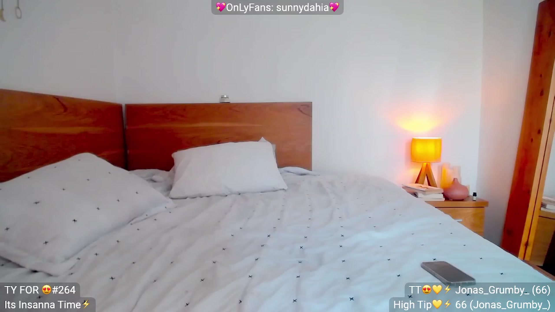 Gallery image thumbnail from Insanna's myfreecams stream on, 02/03/2023, 14:46 image 15 of 20
