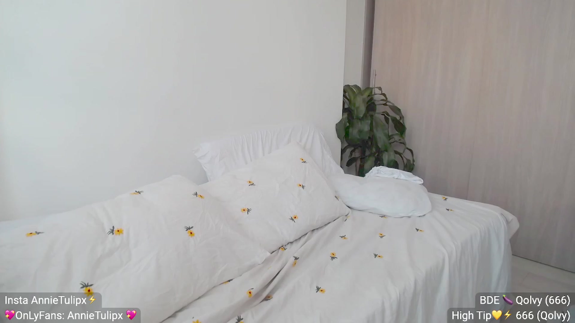 Gallery image thumbnail from Insanna's myfreecams stream on, 05/04/2023, 20:12 image 17 of 20