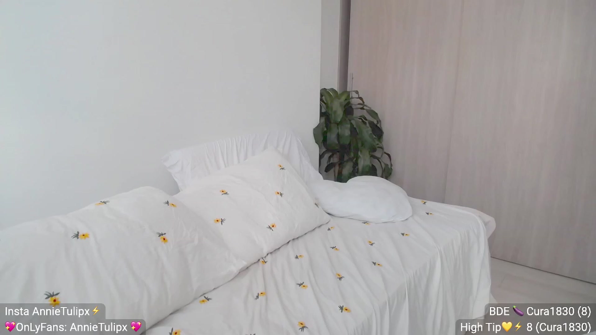 Gallery image thumbnail from Insanna's myfreecams stream on, 05/04/2023, 20:12 image 3 of 20