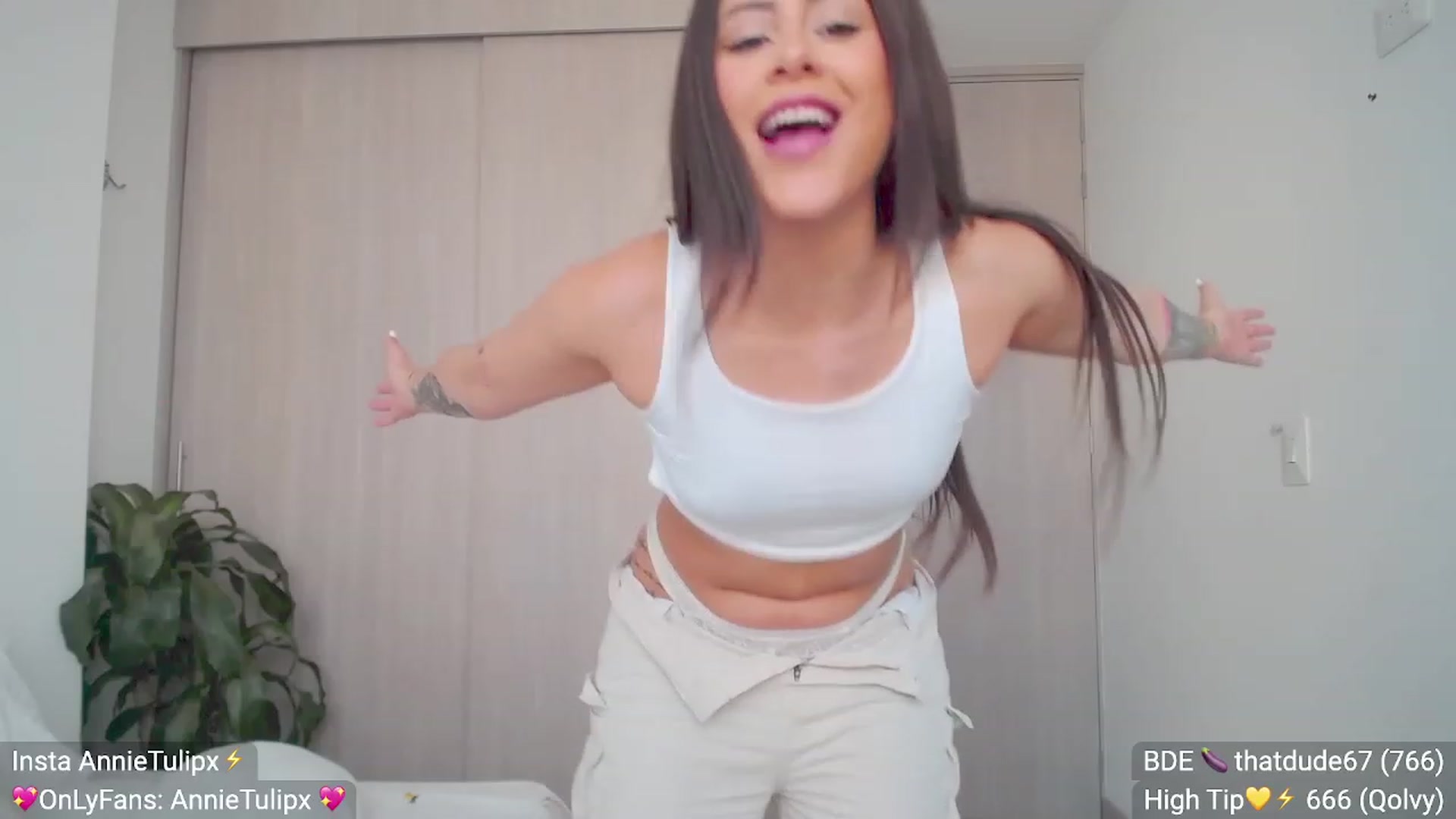 Gallery image thumbnail from Insanna's myfreecams stream on, 05/04/2023, 21:29 image 20 of 20