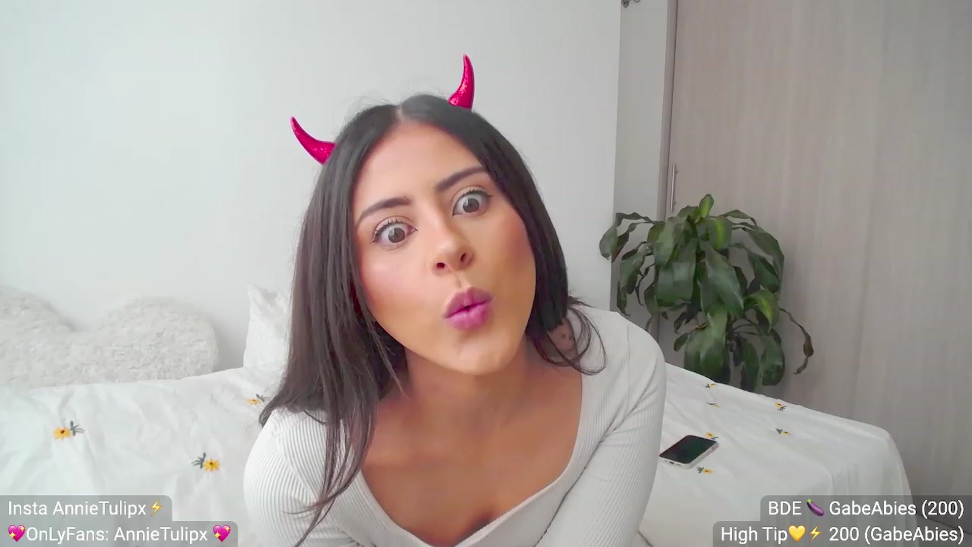 Gallery image thumbnail from Insanna's myfreecams stream on, 05/14/2023, 17:59 image 19 of 20