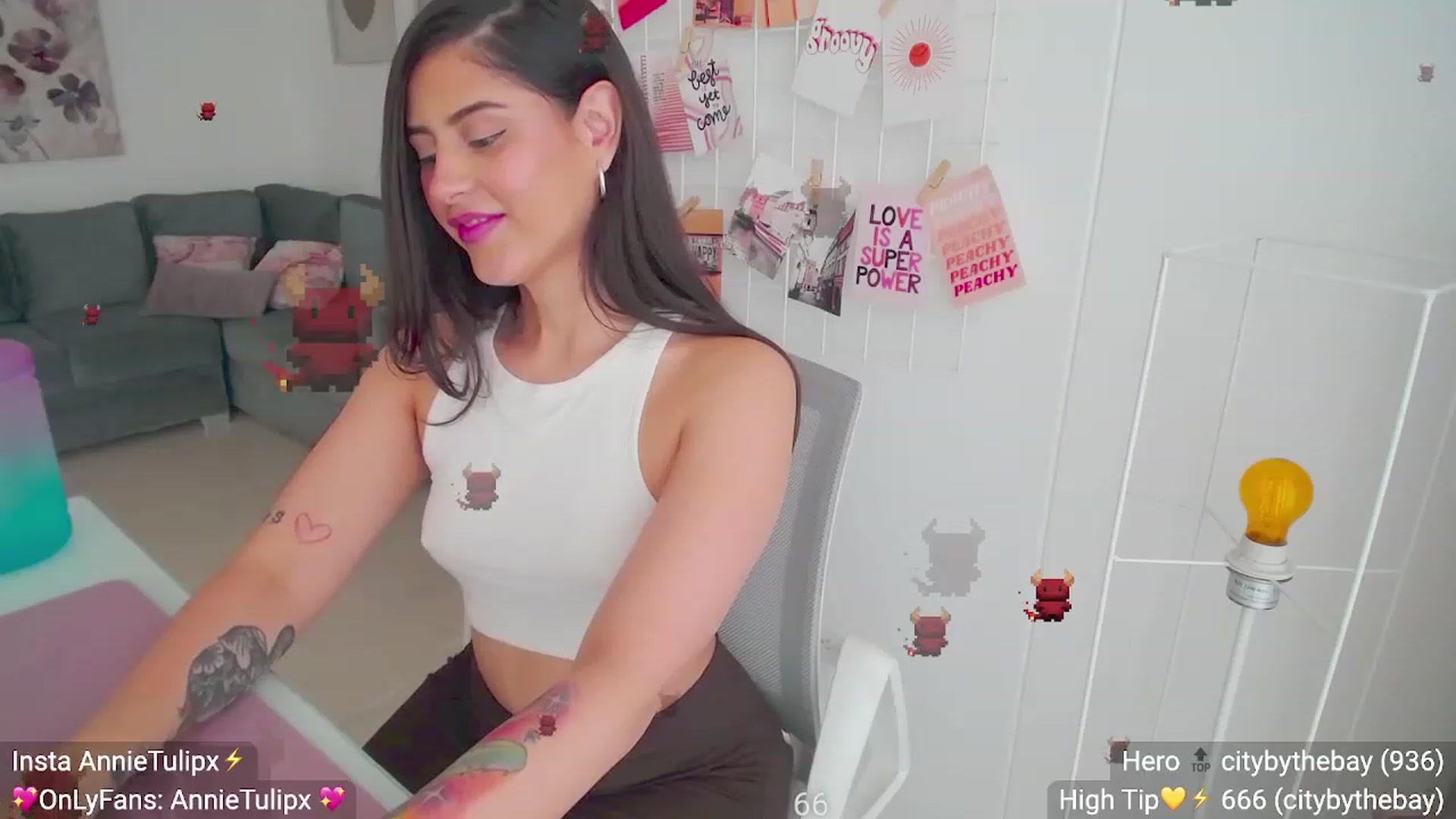 Gallery image thumbnail from Insanna's myfreecams stream on, 05/29/2023, 15:27 image 16 of 20