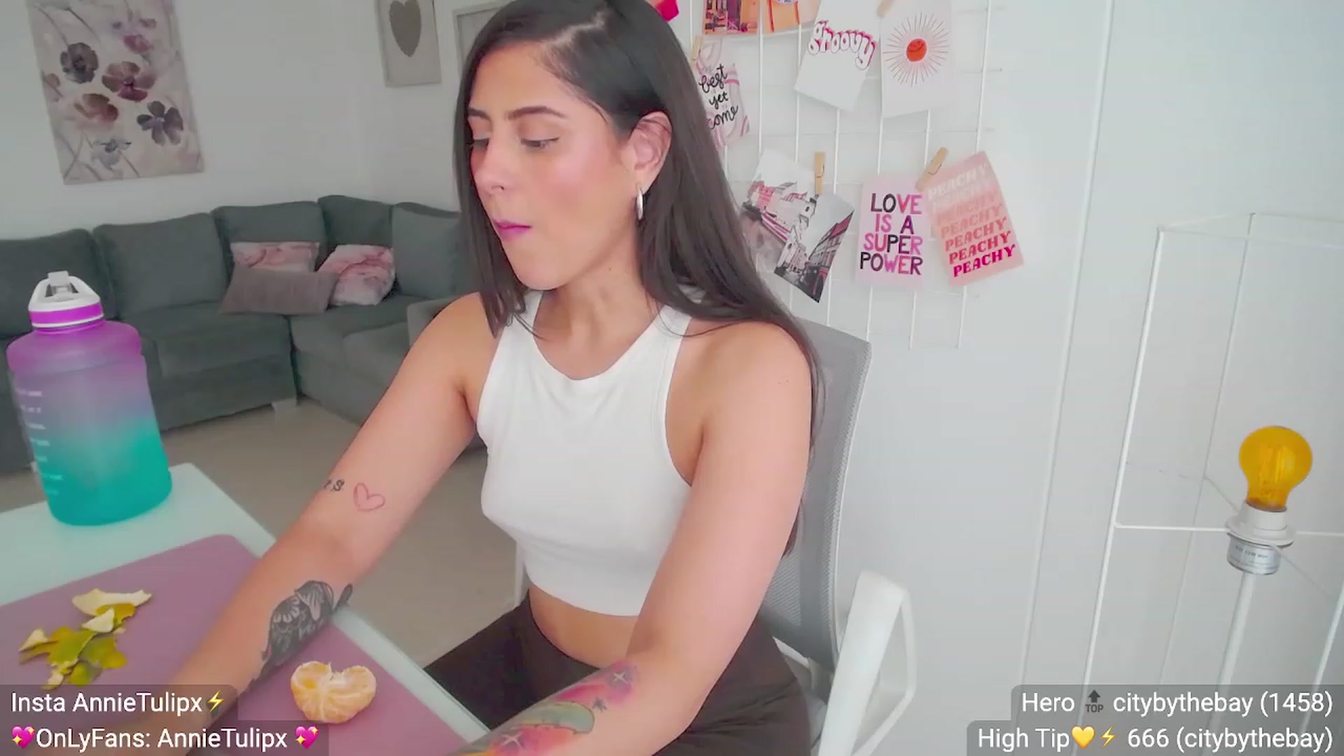 Gallery image thumbnail from Insanna's myfreecams stream on, 05/29/2023, 16:23 image 2 of 20
