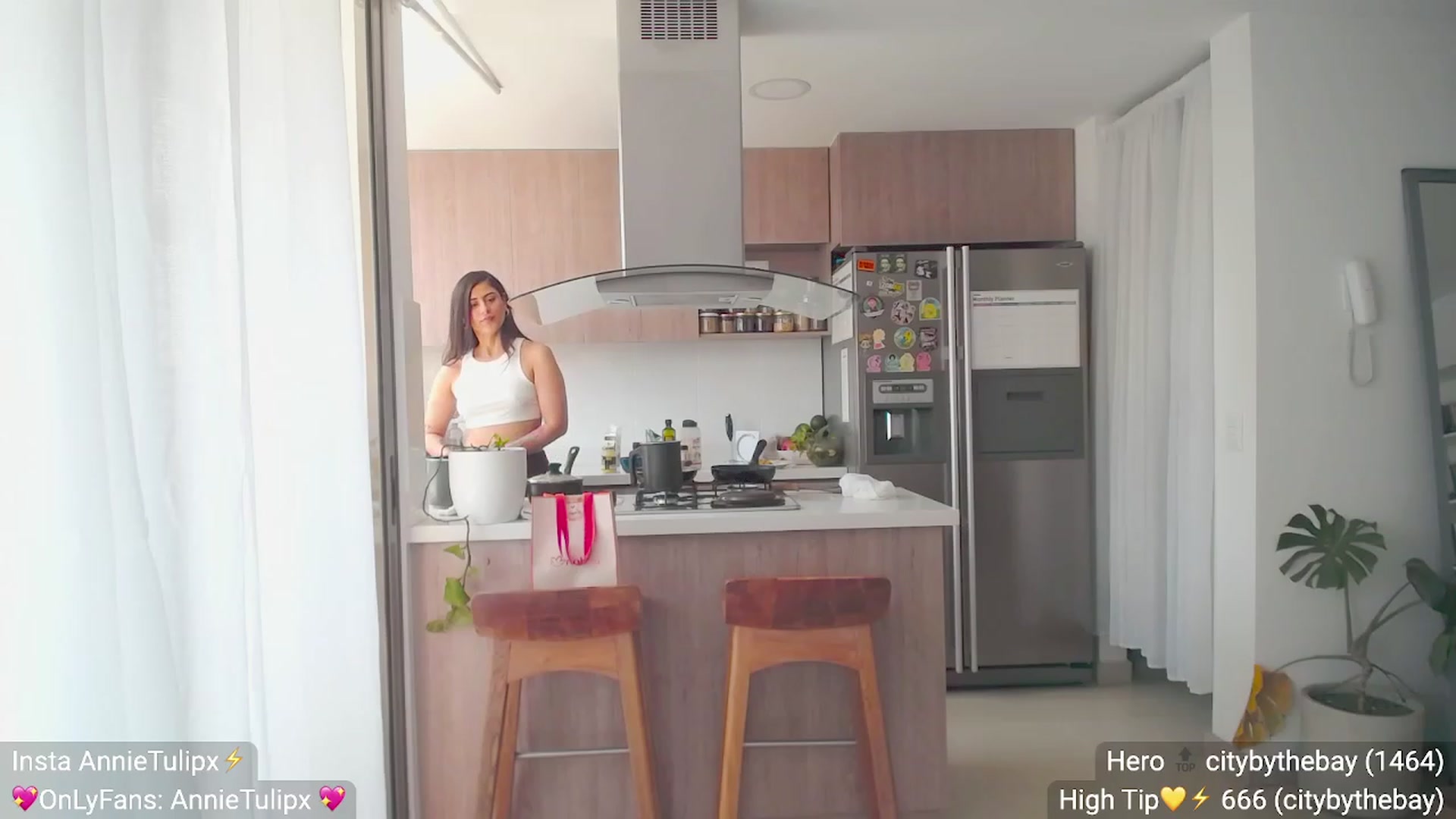 Gallery image thumbnail from Insanna's myfreecams stream on, 05/29/2023, 16:23 image 7 of 20