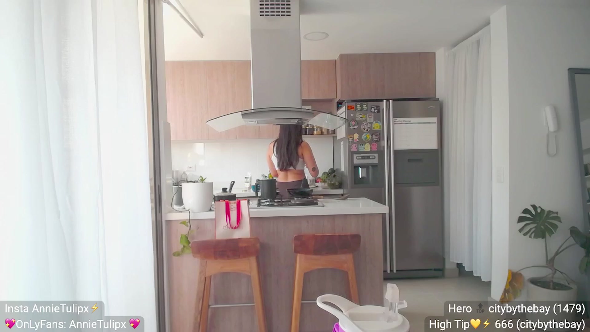 Gallery image thumbnail from Insanna's myfreecams stream on, 05/29/2023, 16:23 image 8 of 20