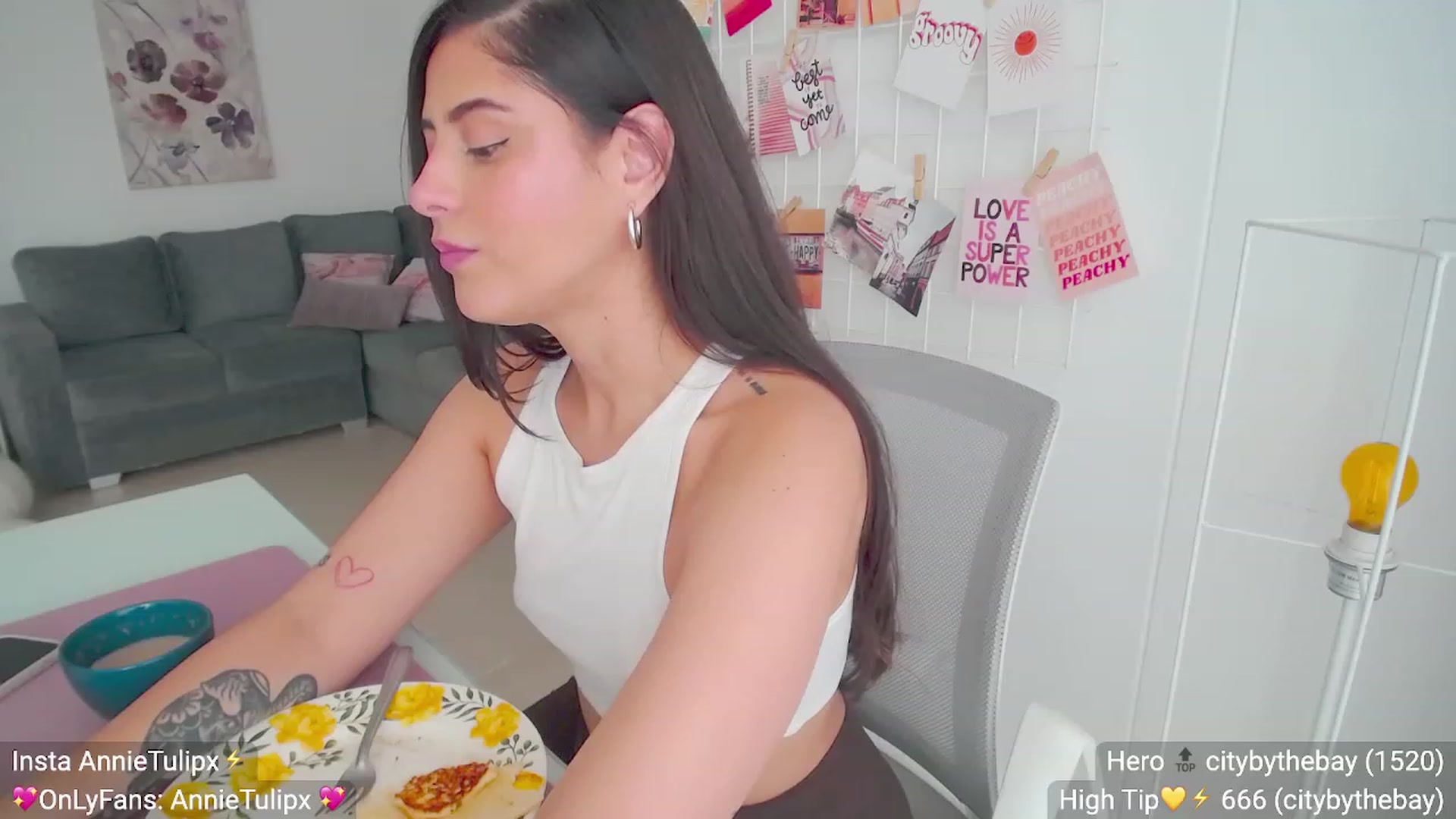 Gallery image thumbnail from Insanna's myfreecams stream on, 05/29/2023, 16:23 image 14 of 20