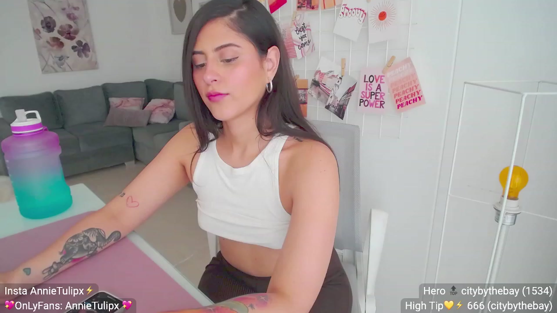 Gallery image thumbnail from Insanna's myfreecams stream on, 05/29/2023, 17:57 image 2 of 20