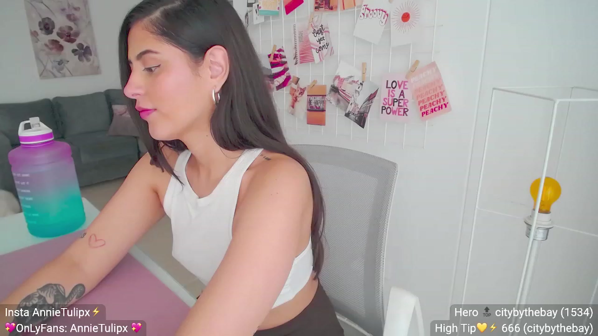 Gallery image thumbnail from Insanna's myfreecams stream on, 05/29/2023, 17:57 image 4 of 20