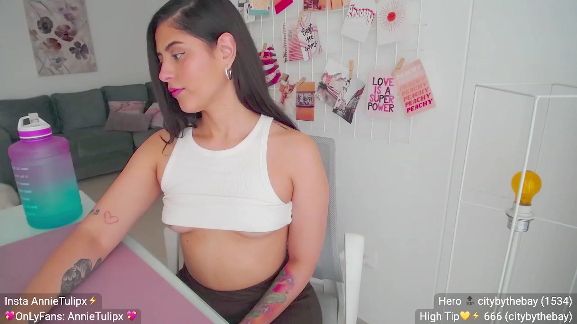 Gallery image thumbnail from Insanna's myfreecams stream on, 05/29/2023, 17:57 image 3 of 20