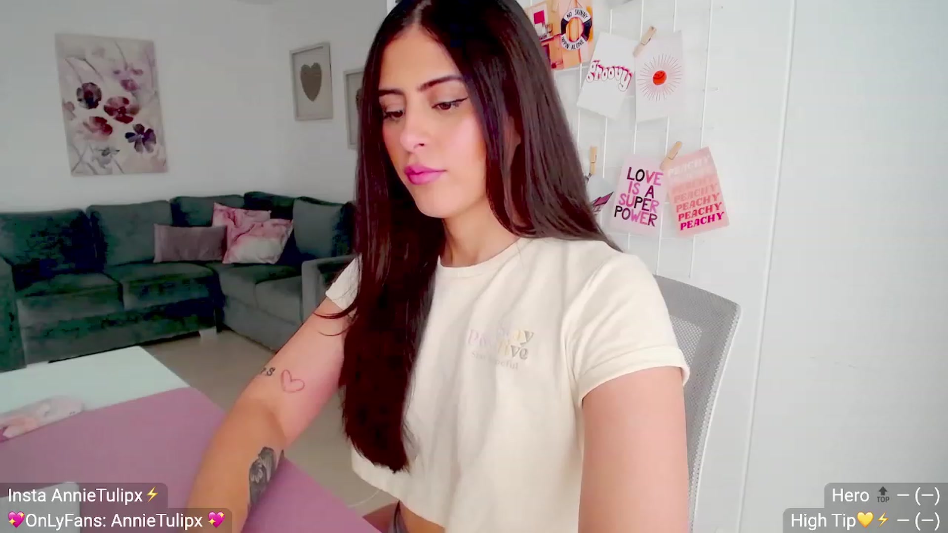 Gallery image thumbnail from Insanna's myfreecams stream on, 05/31/2023, 15:11 image 3 of 20