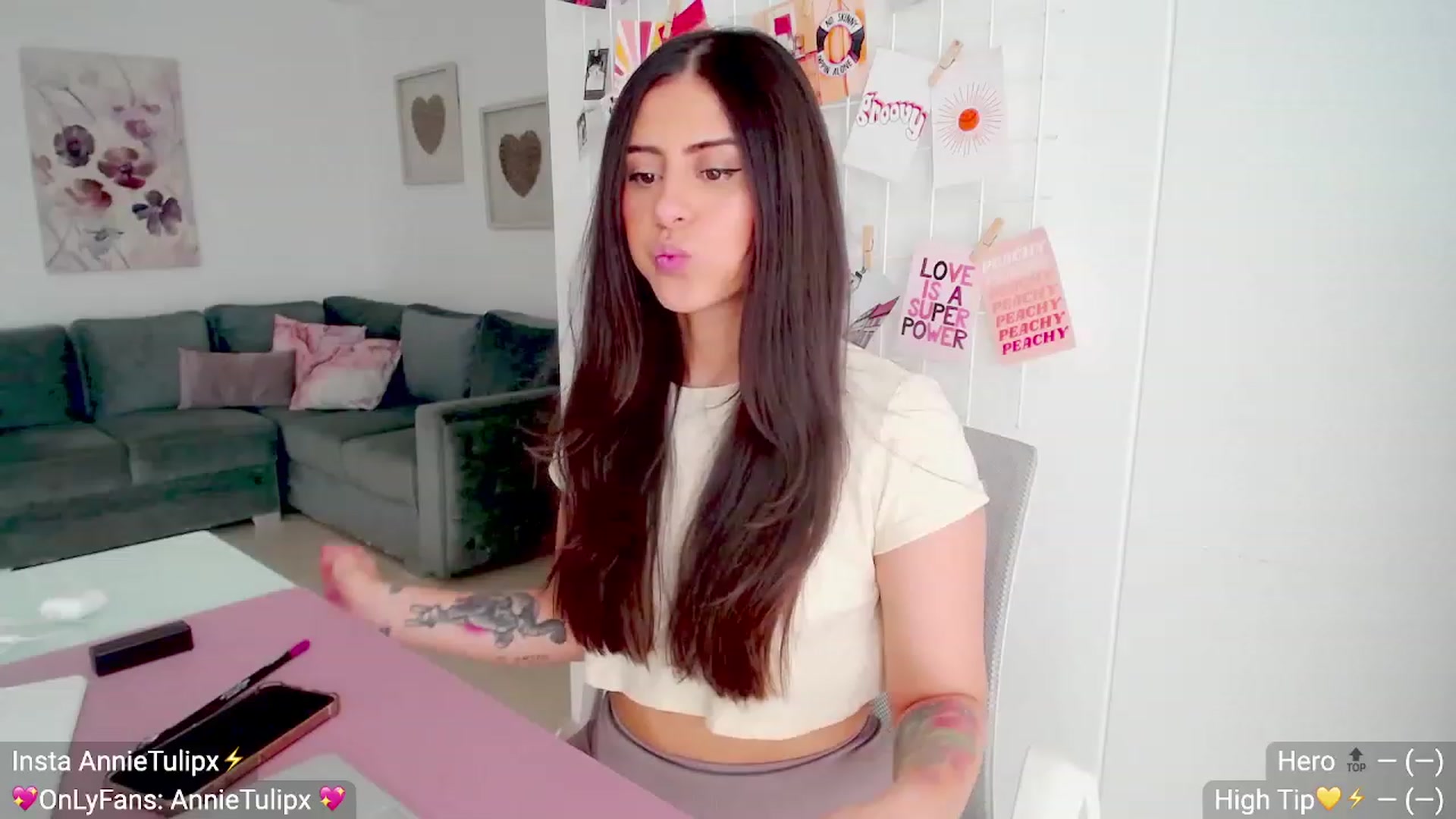 Gallery image thumbnail from Insanna's myfreecams stream on, 05/31/2023, 15:11 image 1 of 20
