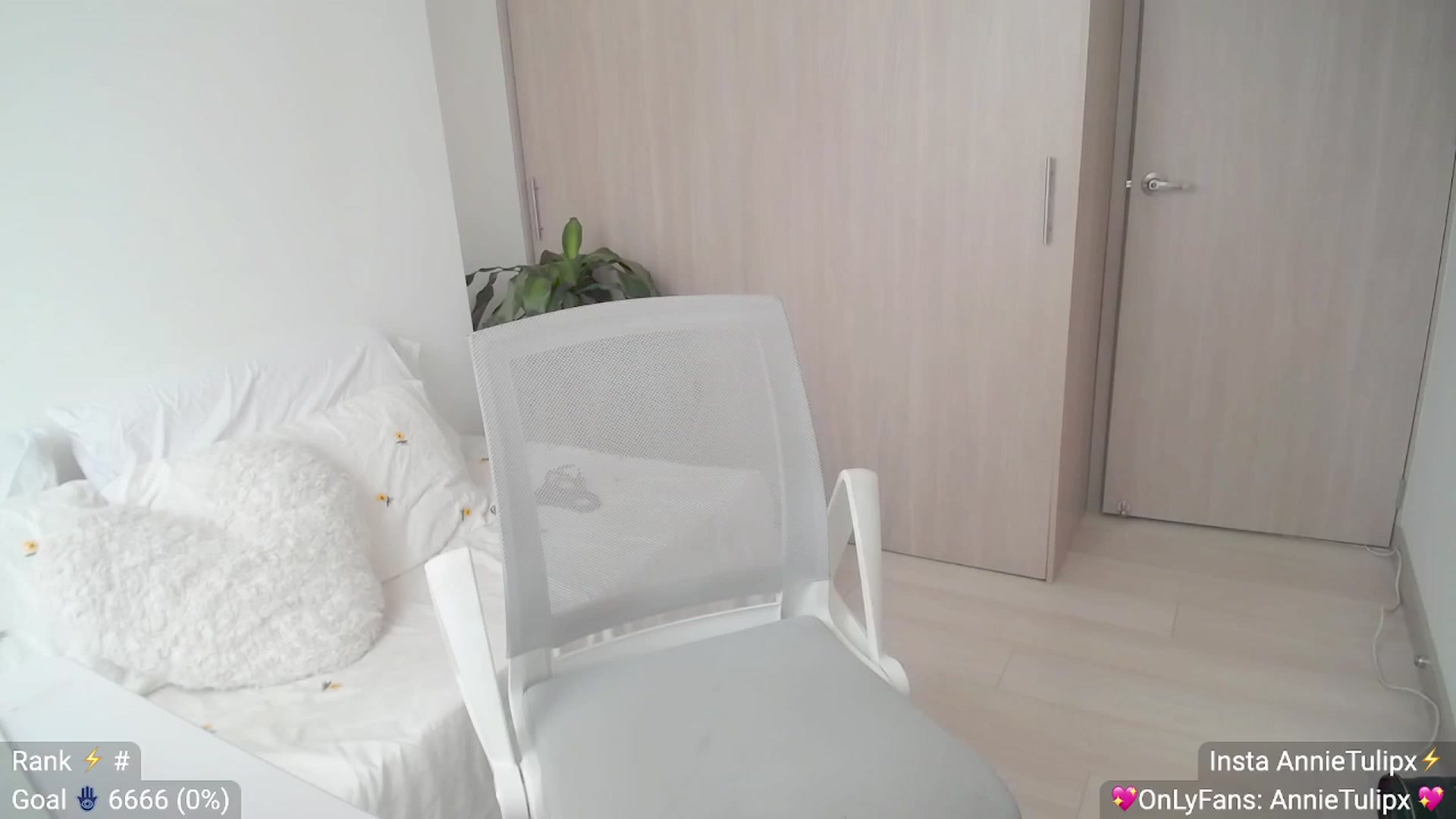 Gallery image thumbnail from Insanna's myfreecams stream on, 06/01/2023, 15:34 image 1 of 20