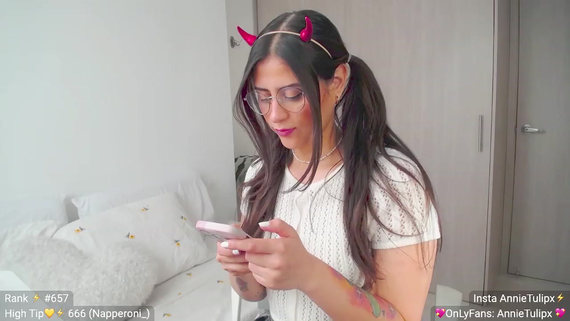 Gallery image thumbnail from Insanna's myfreecams stream on, 06/02/2023, 15:08 image 7 of 20