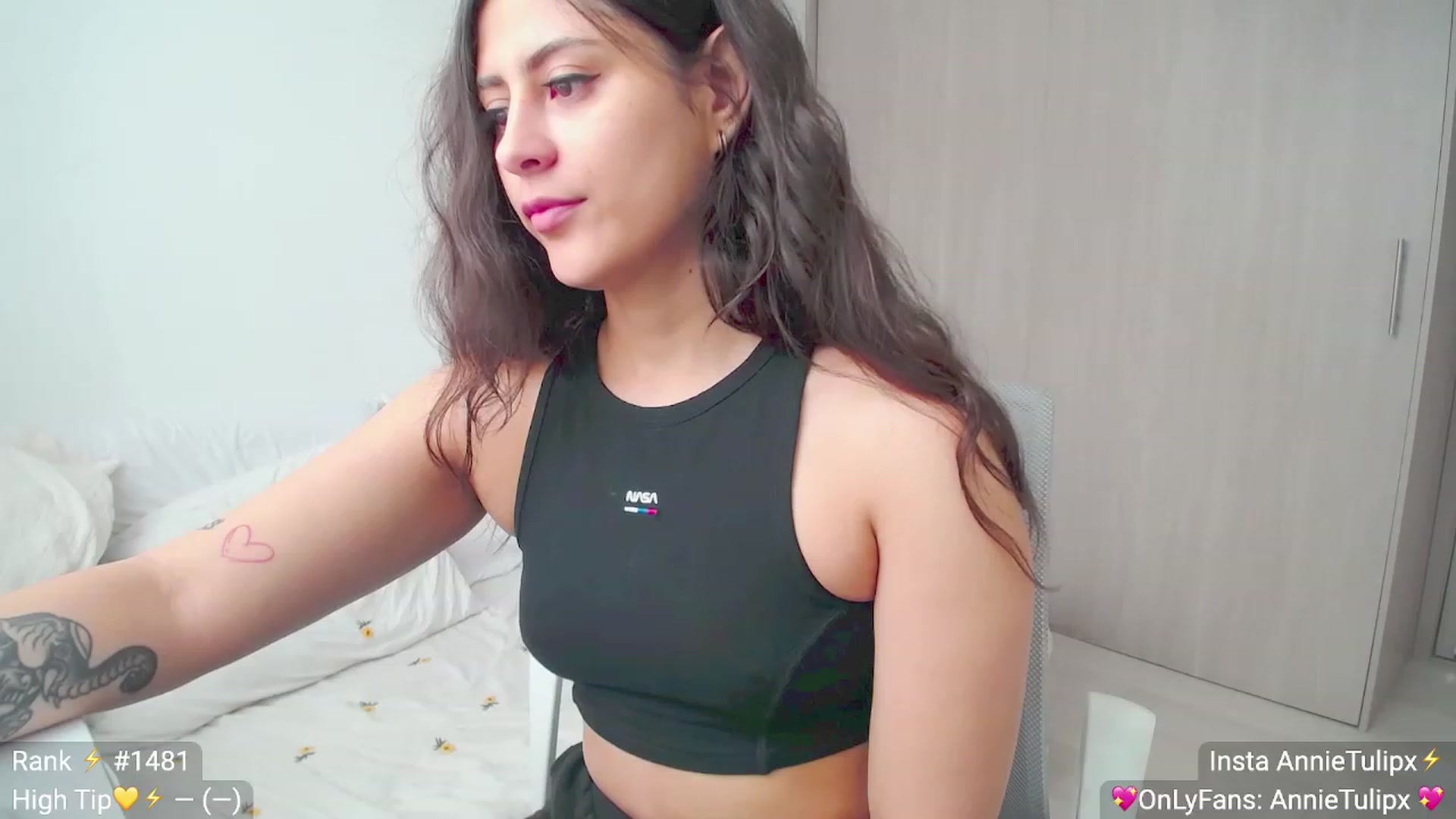 Gallery image thumbnail from Insanna's myfreecams stream on, 06/06/2023, 14:02 image 4 of 20