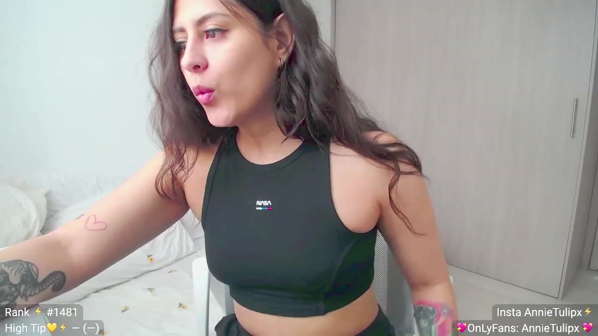 Gallery image thumbnail from Insanna's myfreecams stream on, 06/06/2023, 14:02 image 5 of 20