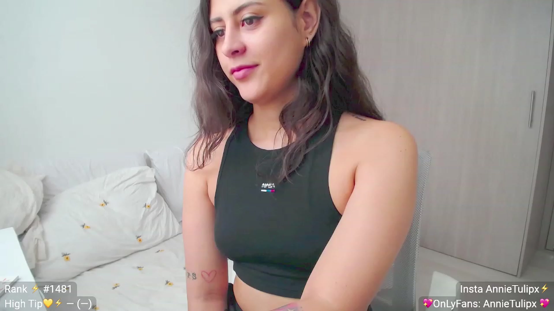 Gallery image thumbnail from Insanna's myfreecams stream on, 06/06/2023, 14:02 image 8 of 20