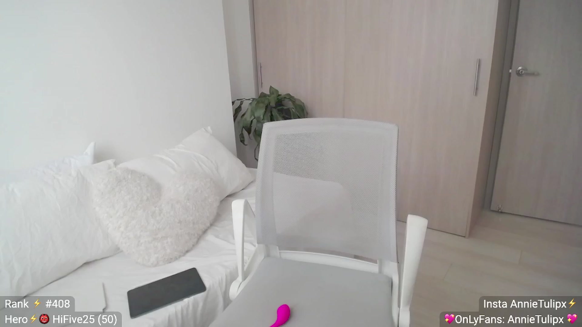 Gallery image thumbnail from Insanna's myfreecams stream on, 06/08/2023, 16:46 image 14 of 20